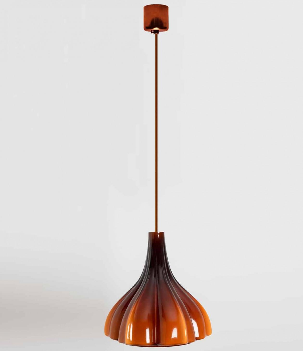 Plusieurs pendentifs en verre opaque marron en forme de fleur, Peill Putzler, 1970 en vente 10