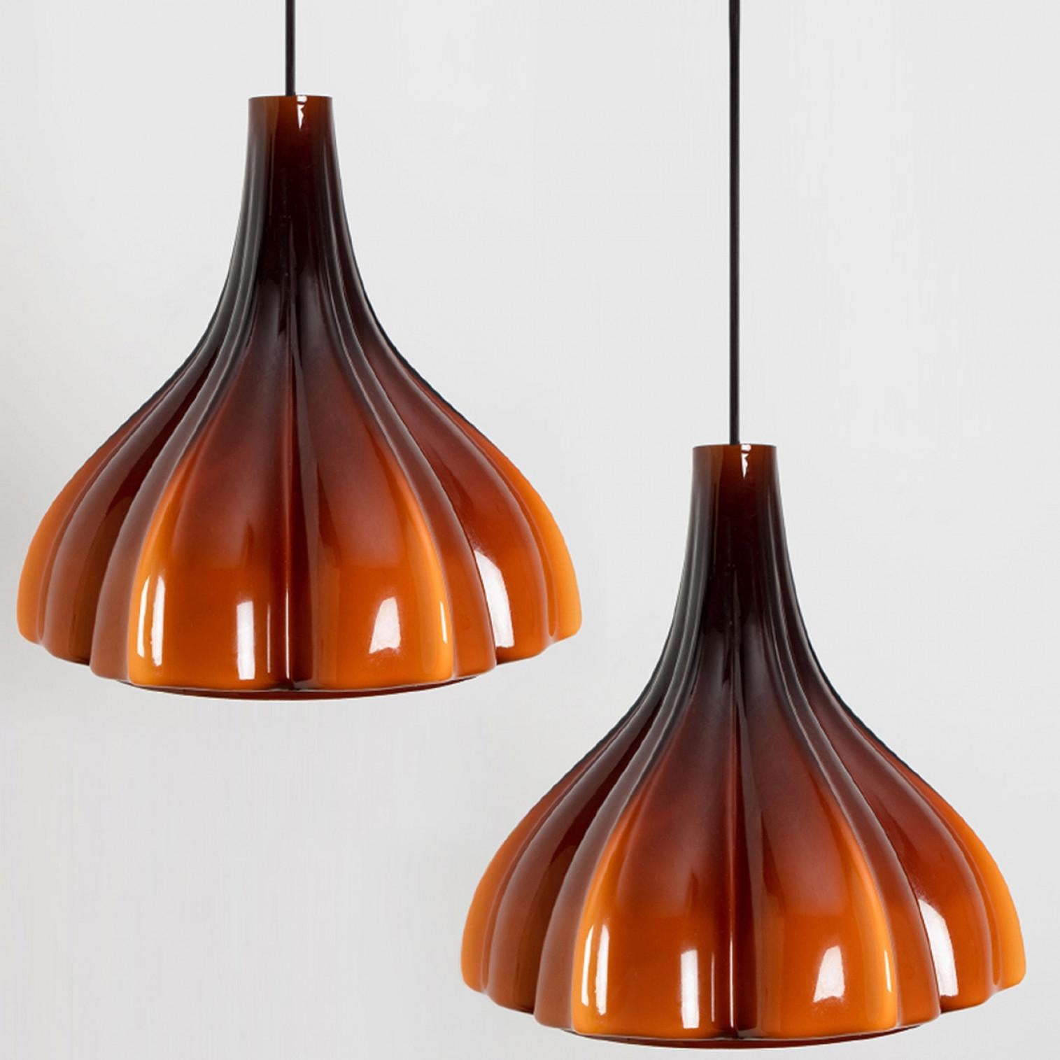 A beautiful and unique brown flower glass pendant, made in the 1970s by german designer and company Peill Putzler.
The lampshade is made of a ‘cast opaque brown glass’ with an inner white glaze, in the shape of a flower.

We have several pendants