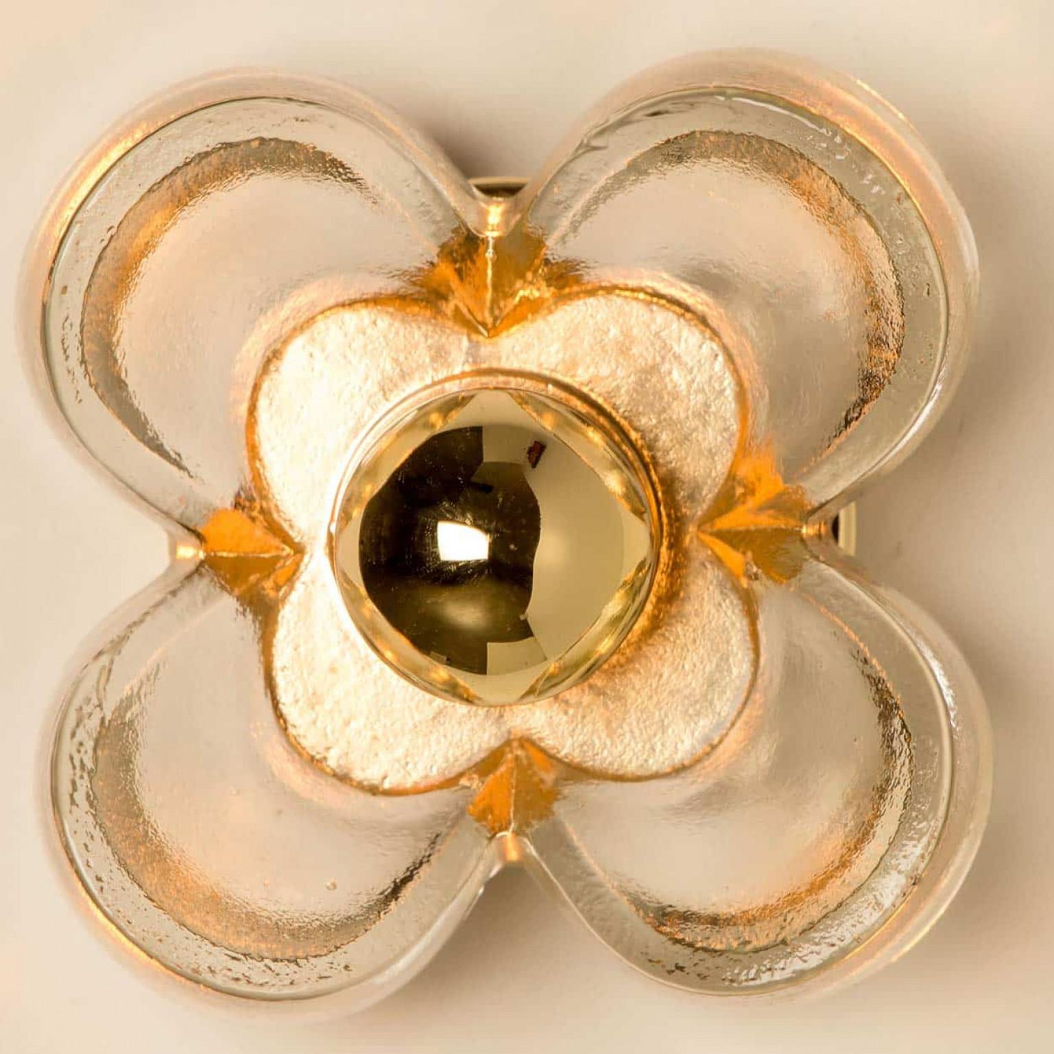 Mid-Century Modern Plusieurs lampes murales en forme de fleur, laiton et verre par Sische, années 1970, Allemagne en vente