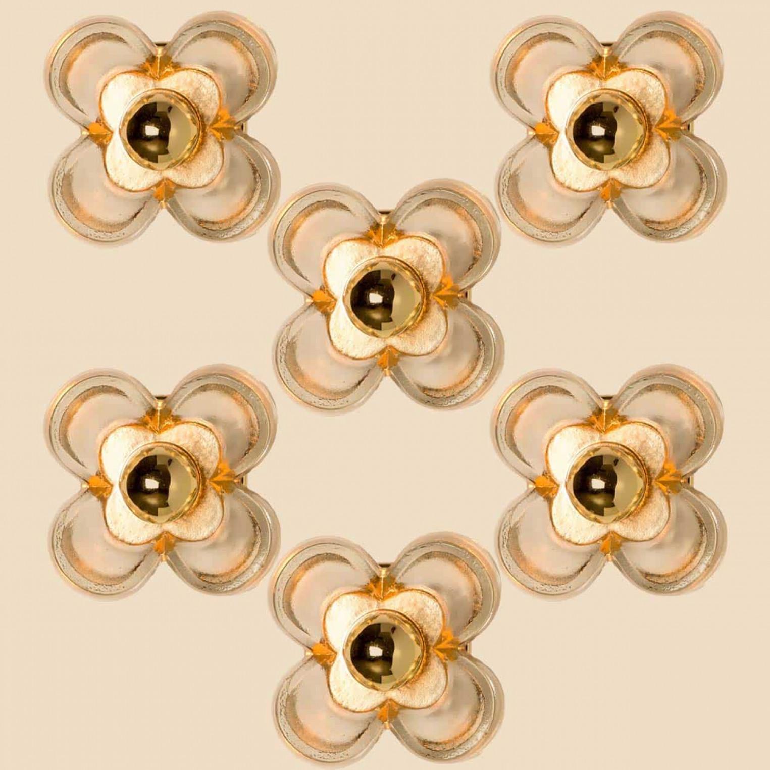 Plusieurs lampes murales en forme de fleur, laiton et verre par Sische, années 1970, Allemagne en vente 1