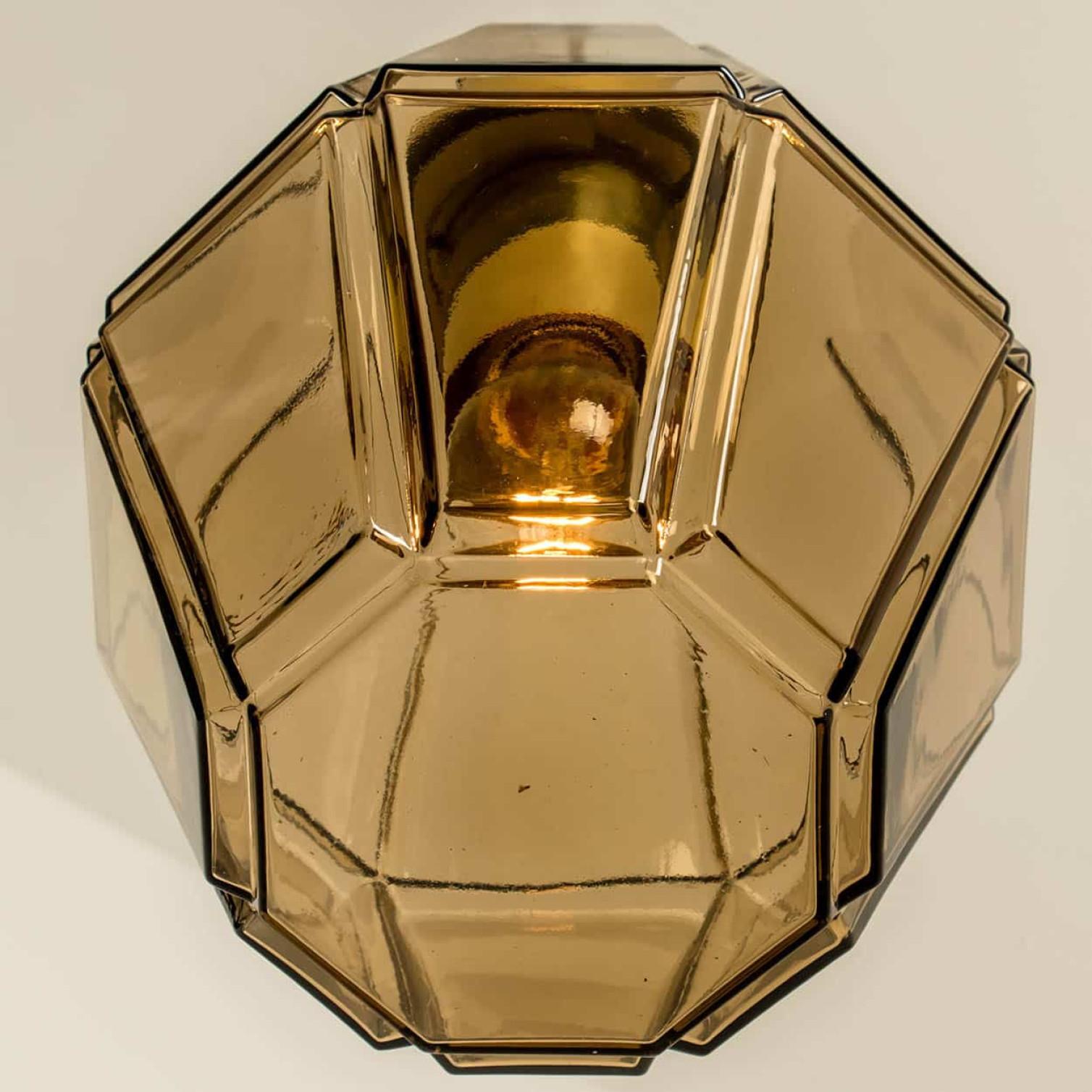 Diverse luci a sospensione geometriche in ottone e vetro di Limburg, anni '70 in vendita 3