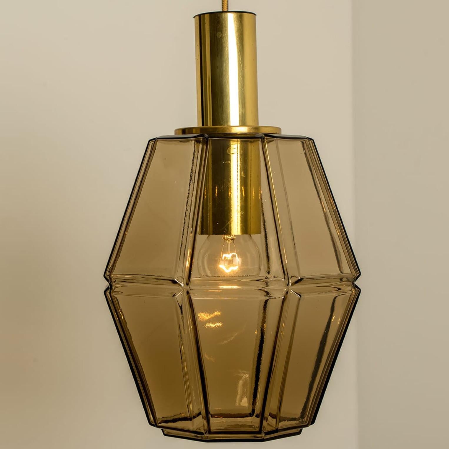 Diverse luci a sospensione geometriche in ottone e vetro di Limburg, anni '70 in vendita 6