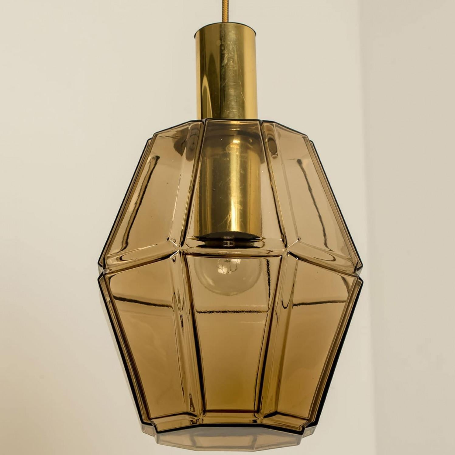 Diverse luci a sospensione geometriche in ottone e vetro di Limburg, anni '70 in vendita 9