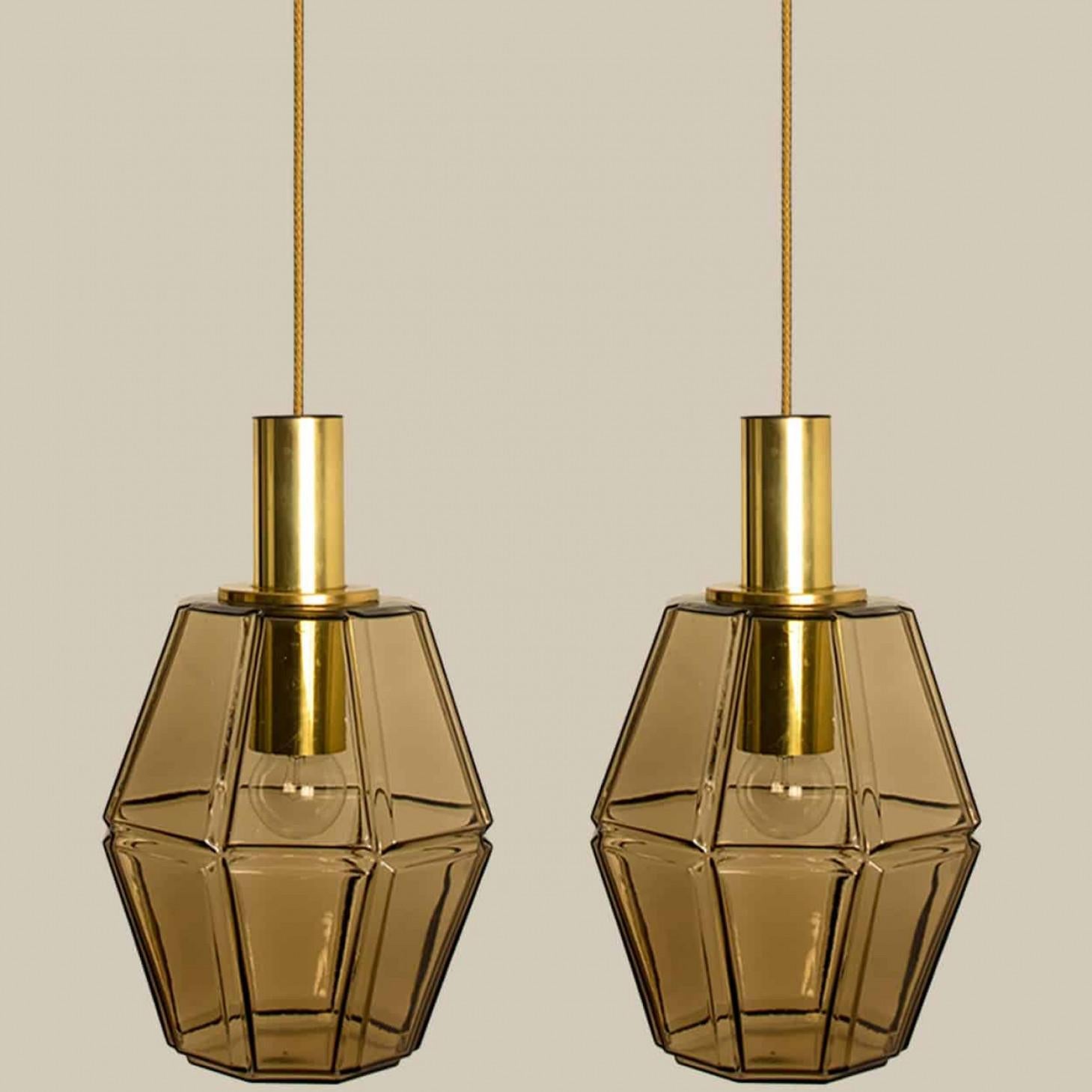 Varias lámparas colgantes geométricas de latón y cristal de Limburg, años 70 en Desgastado estado para la venta en Rijssen, NL