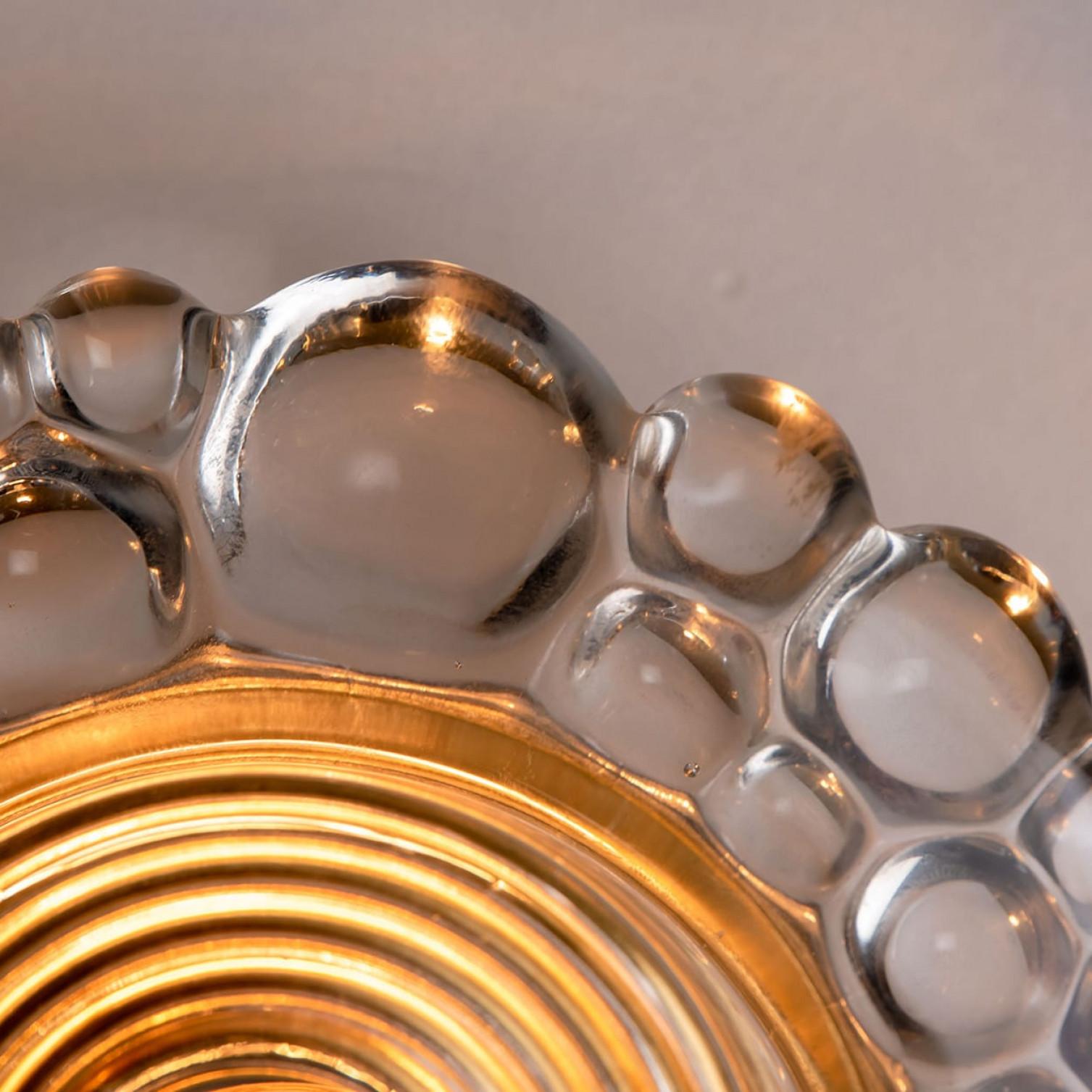 Varias lámparas de pared de vidrio y latón de Hillebrand, Alemania, años 60 en venta 2