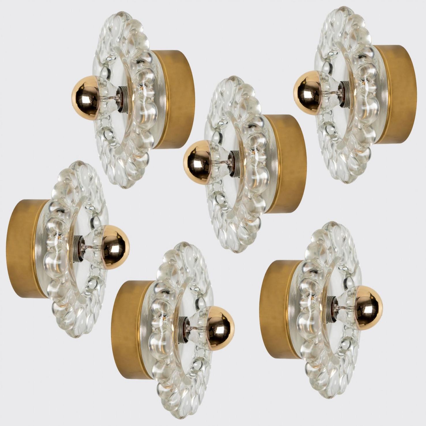 Varias lámparas de pared de vidrio y latón de Hillebrand, Alemania, años 60 en venta 6