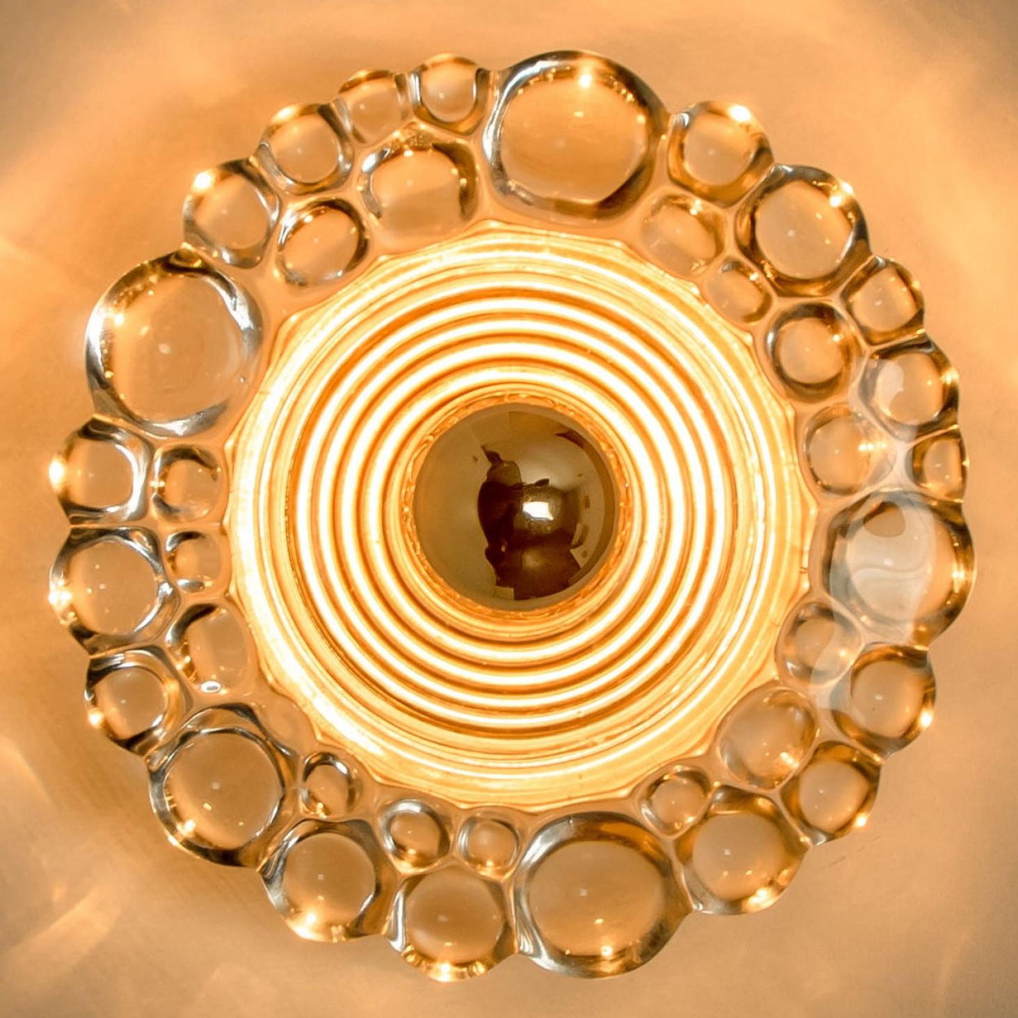 Varias lámparas de pared de vidrio y latón de Hillebrand, Alemania, años 60 Otro en venta