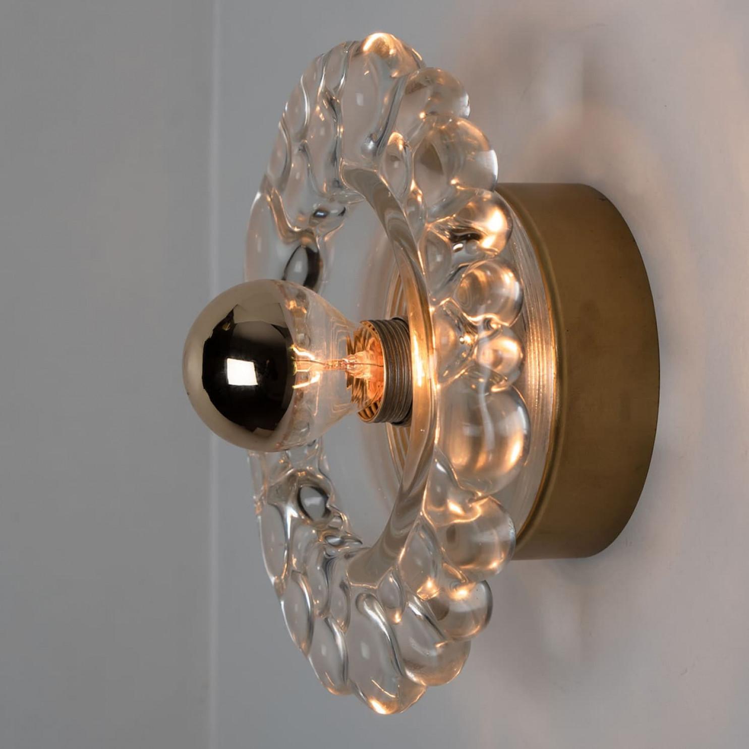 Varias lámparas de pared de vidrio y latón de Hillebrand, Alemania, años 60 Latón en venta