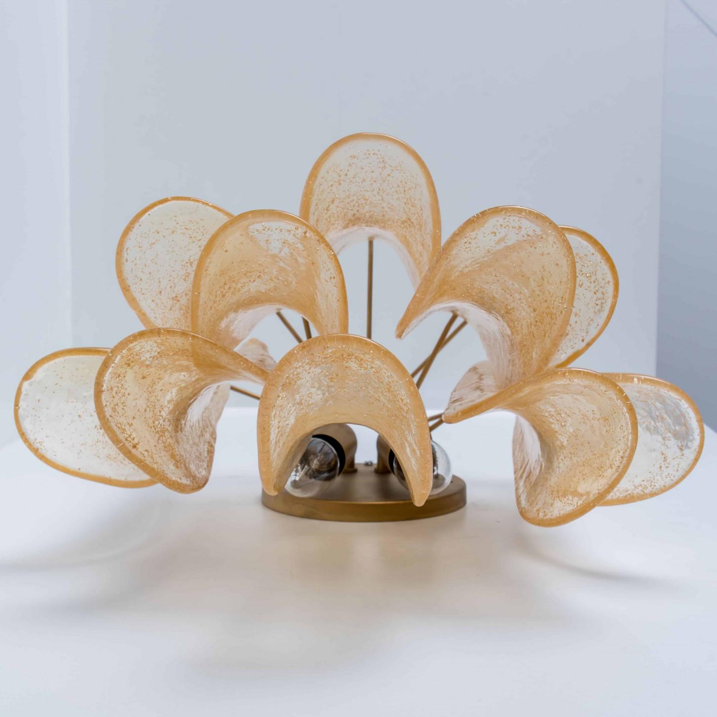 Verre de Murano Plusieurs appliques à feuilles en verre ambré de Murano doré, Italie en vente