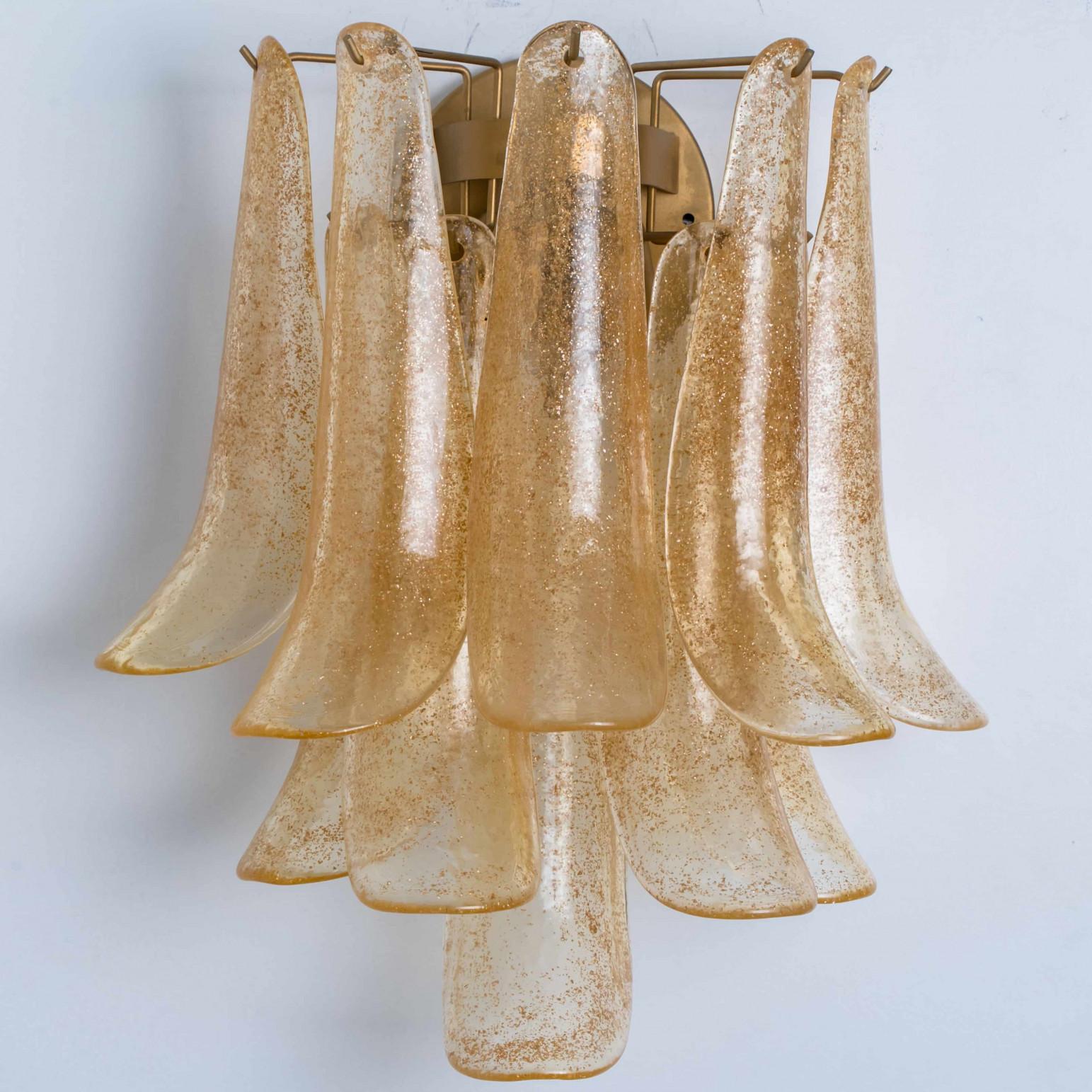 Plusieurs appliques à feuilles en verre ambré de Murano doré, Italie en vente 1