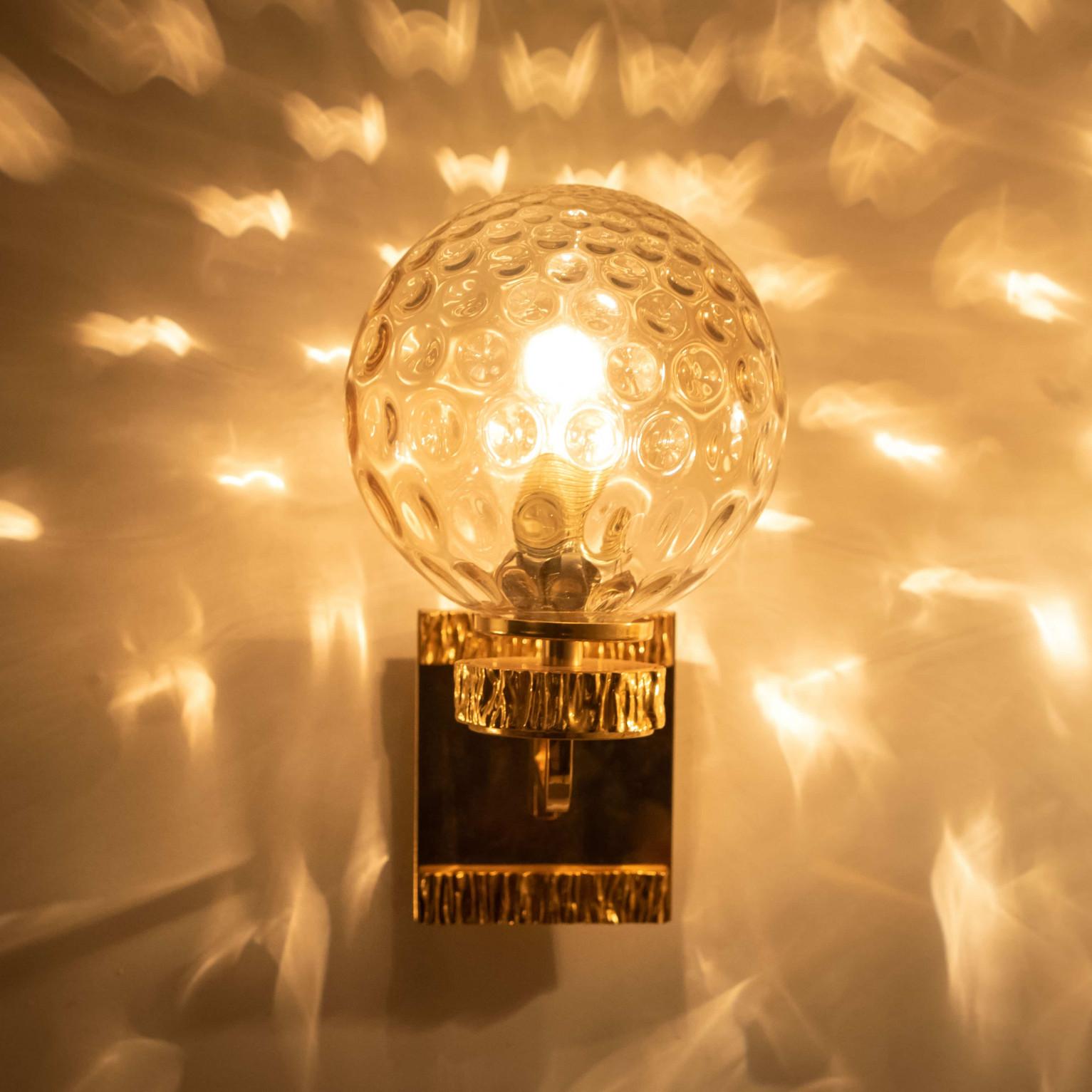 Plusieurs lampes murales en verre doré dans le style de Brotto, Allemagne 1970 en vente 2