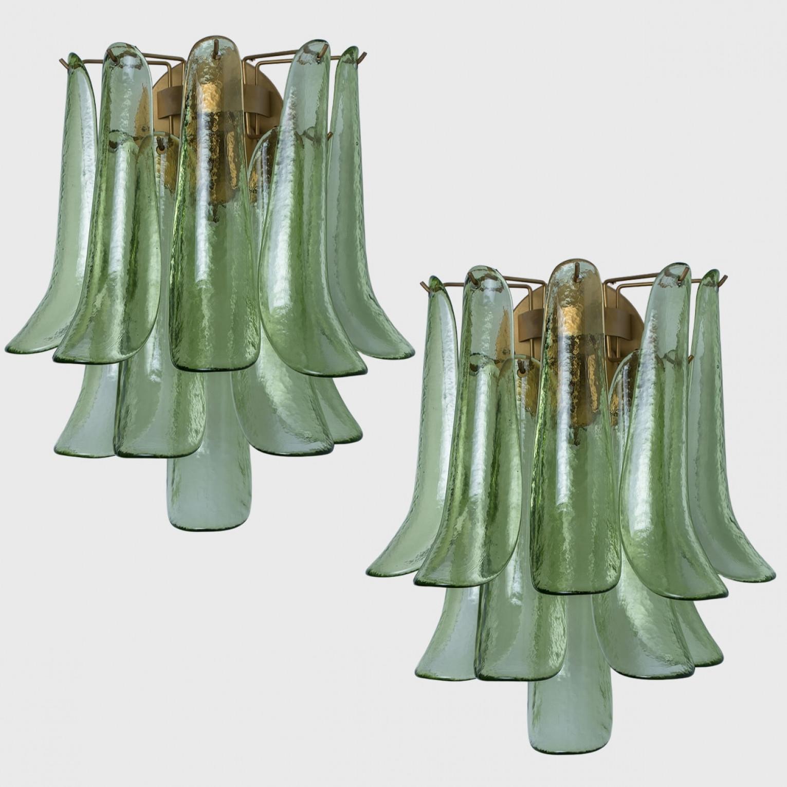 XX secolo Diverse lampade da parete a forma di foglia in vetro di Murano verde, Italia in vendita