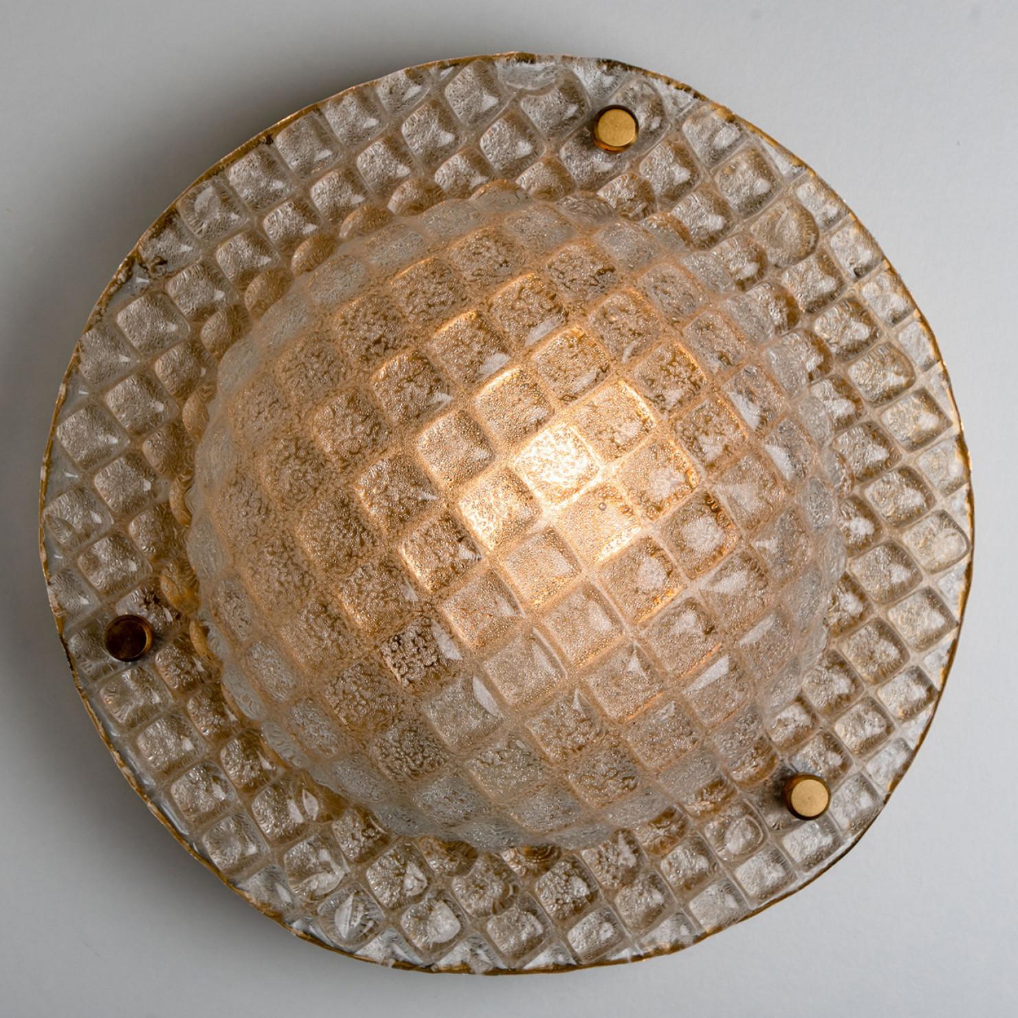 Mid-Century Modern Plusieurs appliques ou plafonniers en verre ou en laiton fabriqués à la main par Hillebrands, 1970 en vente