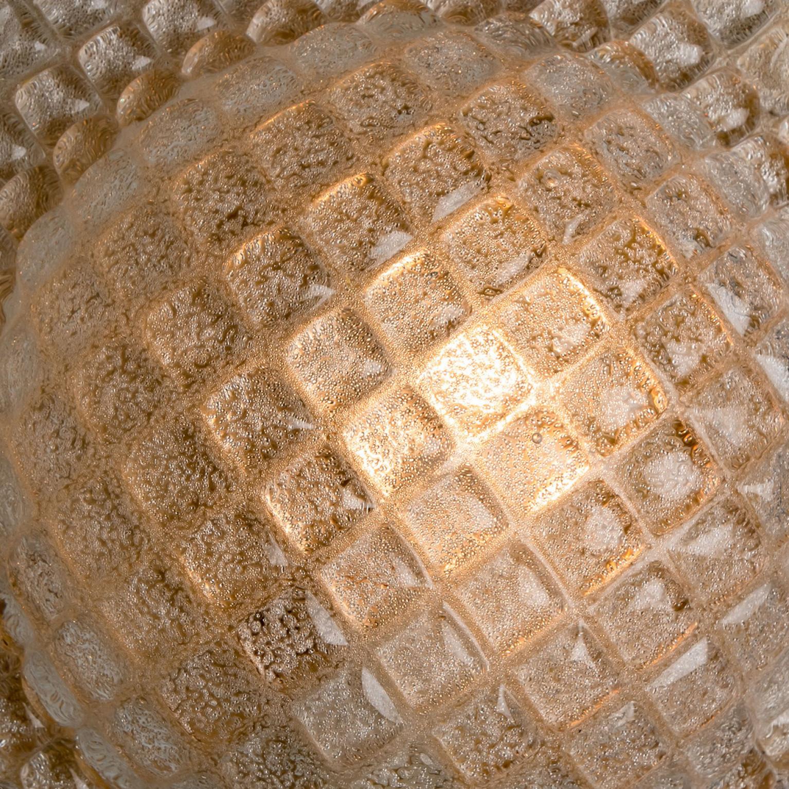 Plusieurs appliques ou plafonniers en verre ou en laiton fabriqués à la main par Hillebrands, 1970 Bon état - En vente à Rijssen, NL