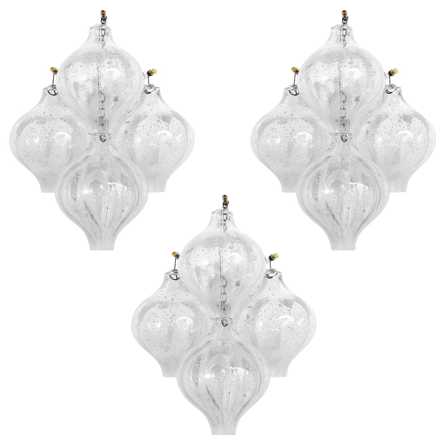 One of four 'Tulipan' glass wall light fixtures by J.T. Kalmar, Austria, Vienna, manufactured in midcentury, circa 1970 (late 1960s or early 1970s).
Currently 8 pieces are available.
The name Tulipan derives from the tulip shaped hand blown bubble