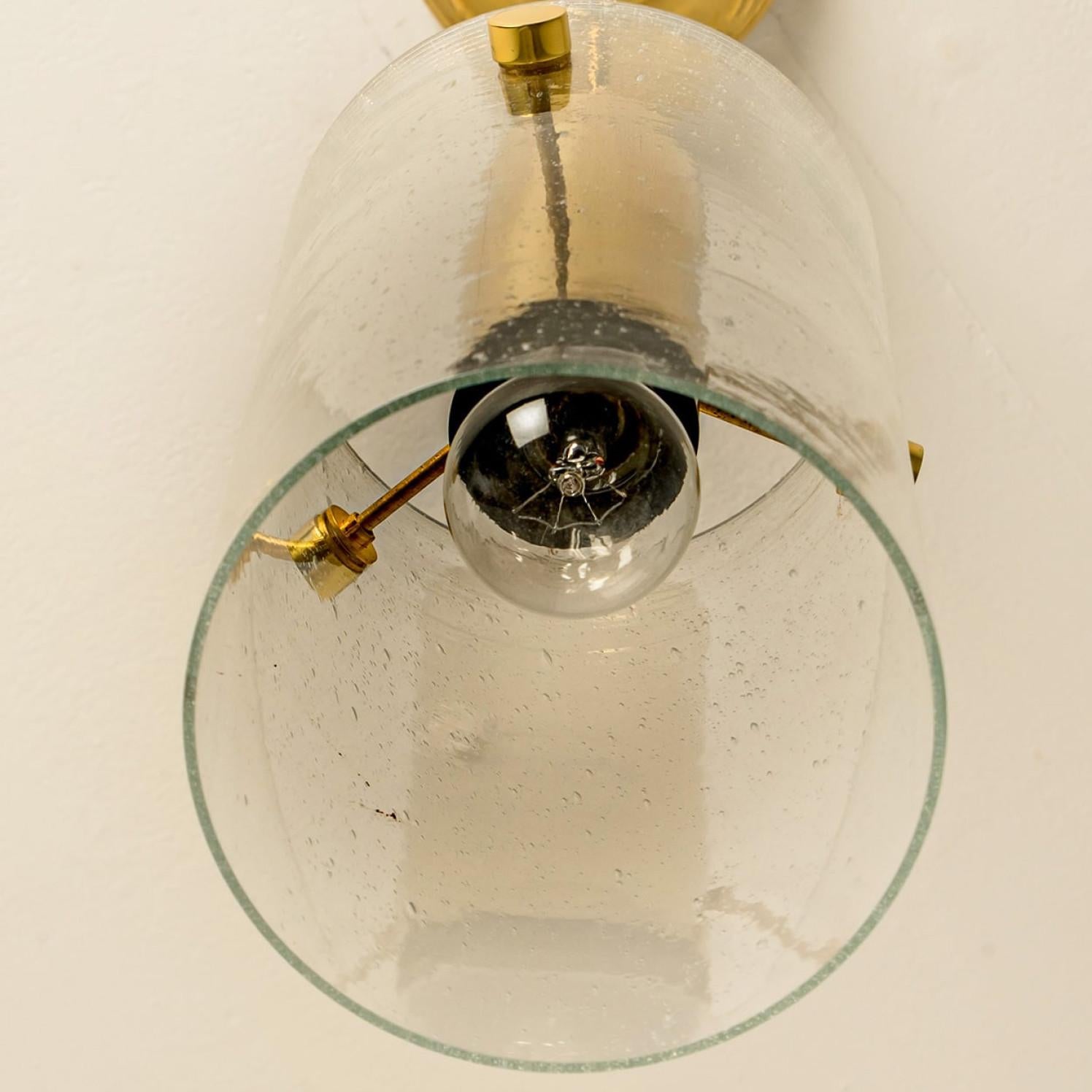 Autre Plusieurs grandes suspensions en laiton et verre par Glashütte Limburg, années 1970 en vente