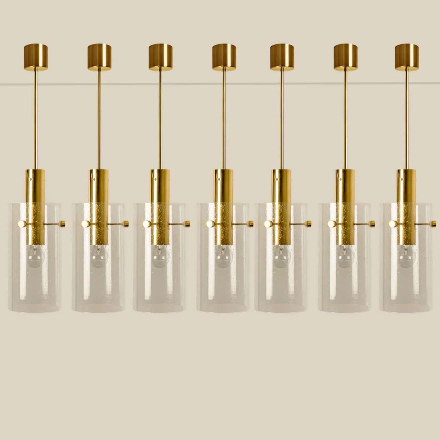 Plusieurs grandes suspensions en laiton et verre par Glashütte Limburg, années 1970 Bon état - En vente à Rijssen, NL