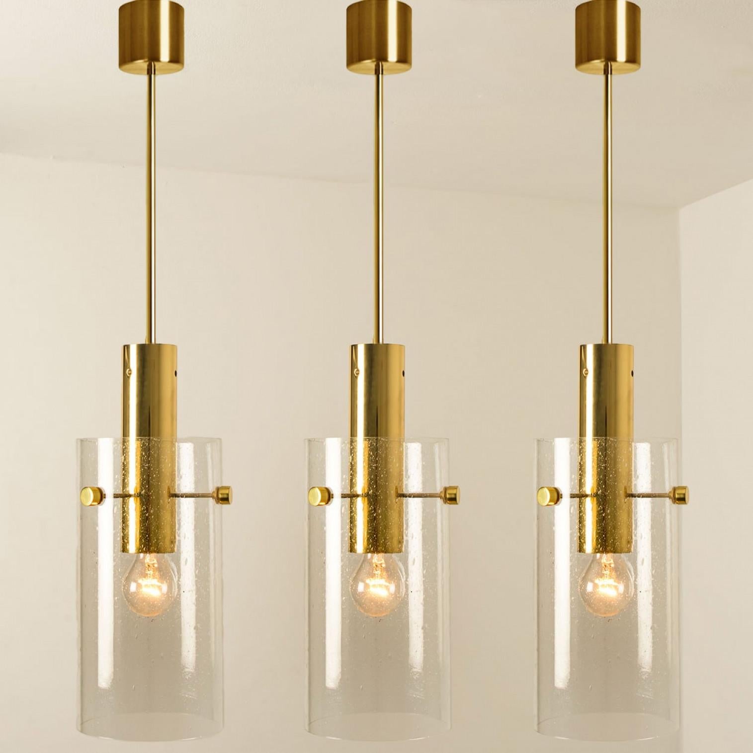 Fine XX secolo Diversi grandi pendenti in ottone e vetro di Glashütte Limburg, anni '70 in vendita