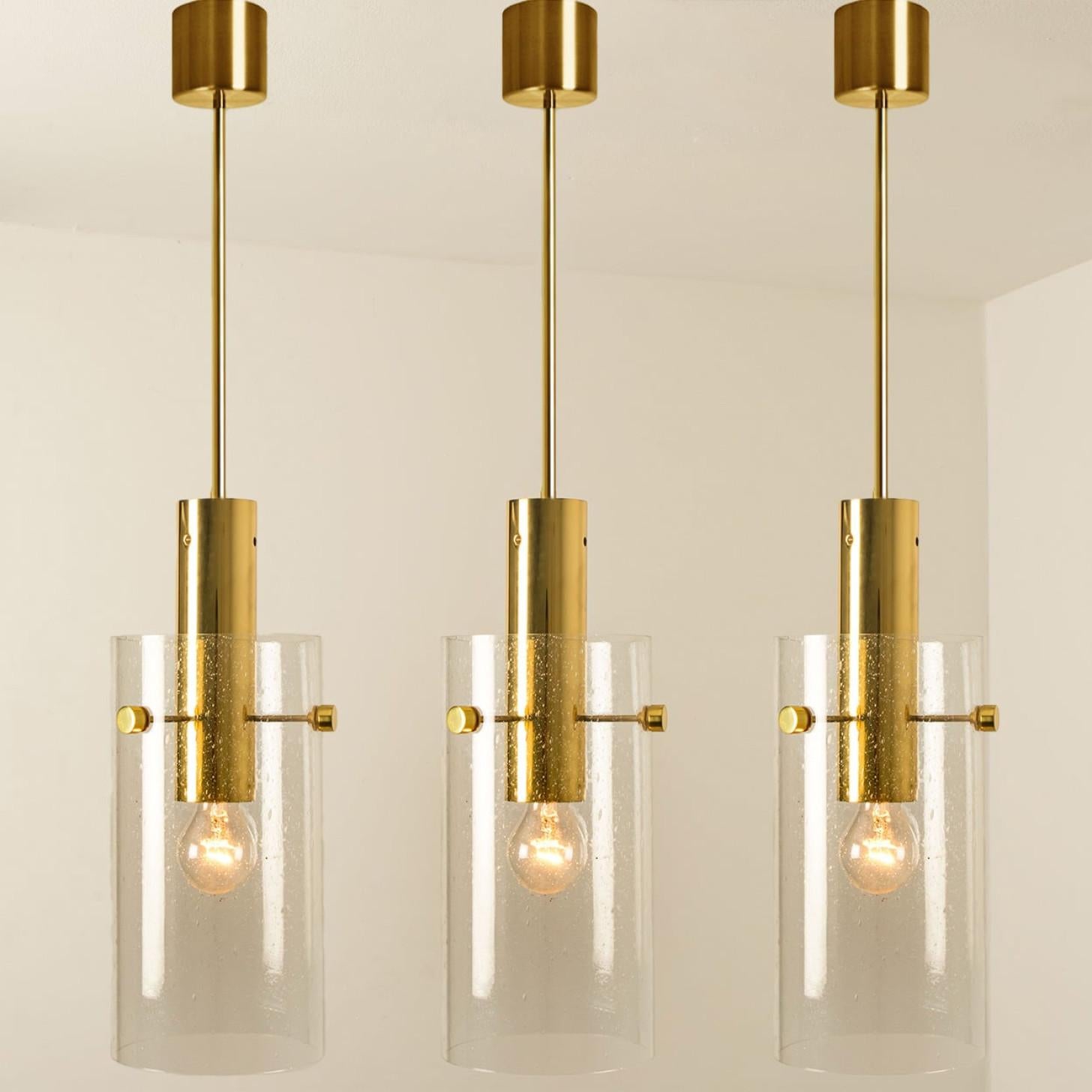 Fine XX secolo Diversi grandi pendenti in ottone e vetro di Glashütte Limburg, anni '70 in vendita