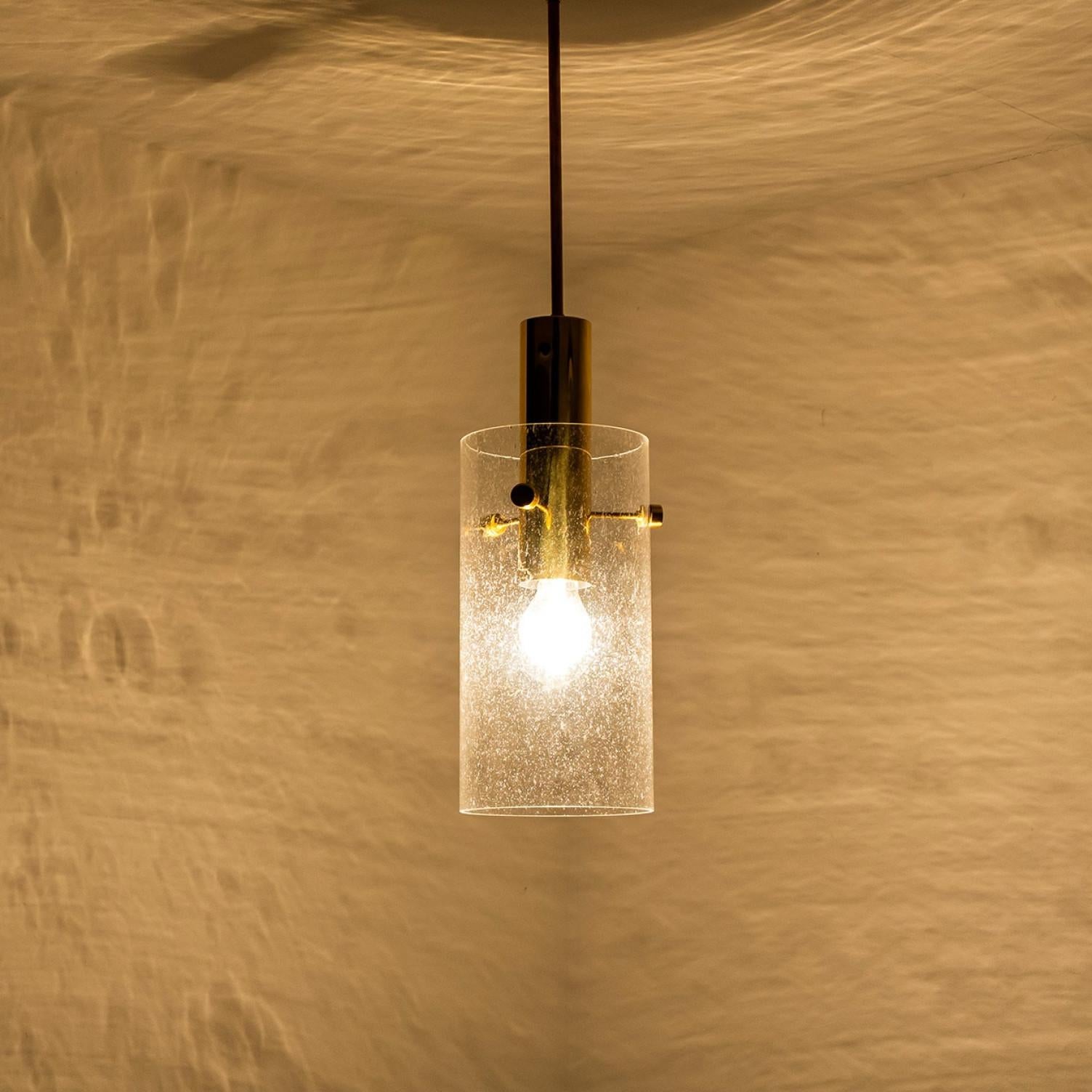 Métal Plusieurs grandes suspensions en laiton et verre par Glashütte Limburg, années 1970 en vente