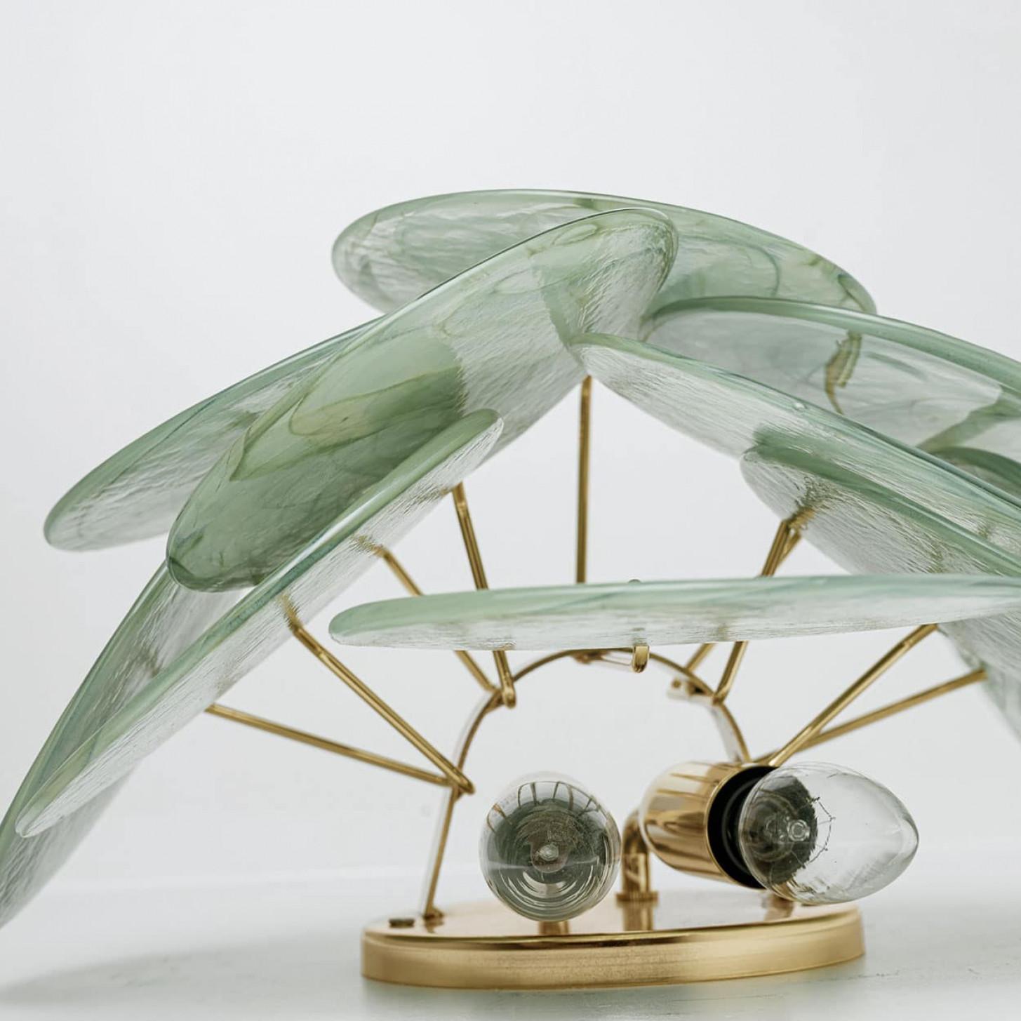 Varios discos grandes de cristal verde de Murano y apliques de latón, Italia Italiano en venta