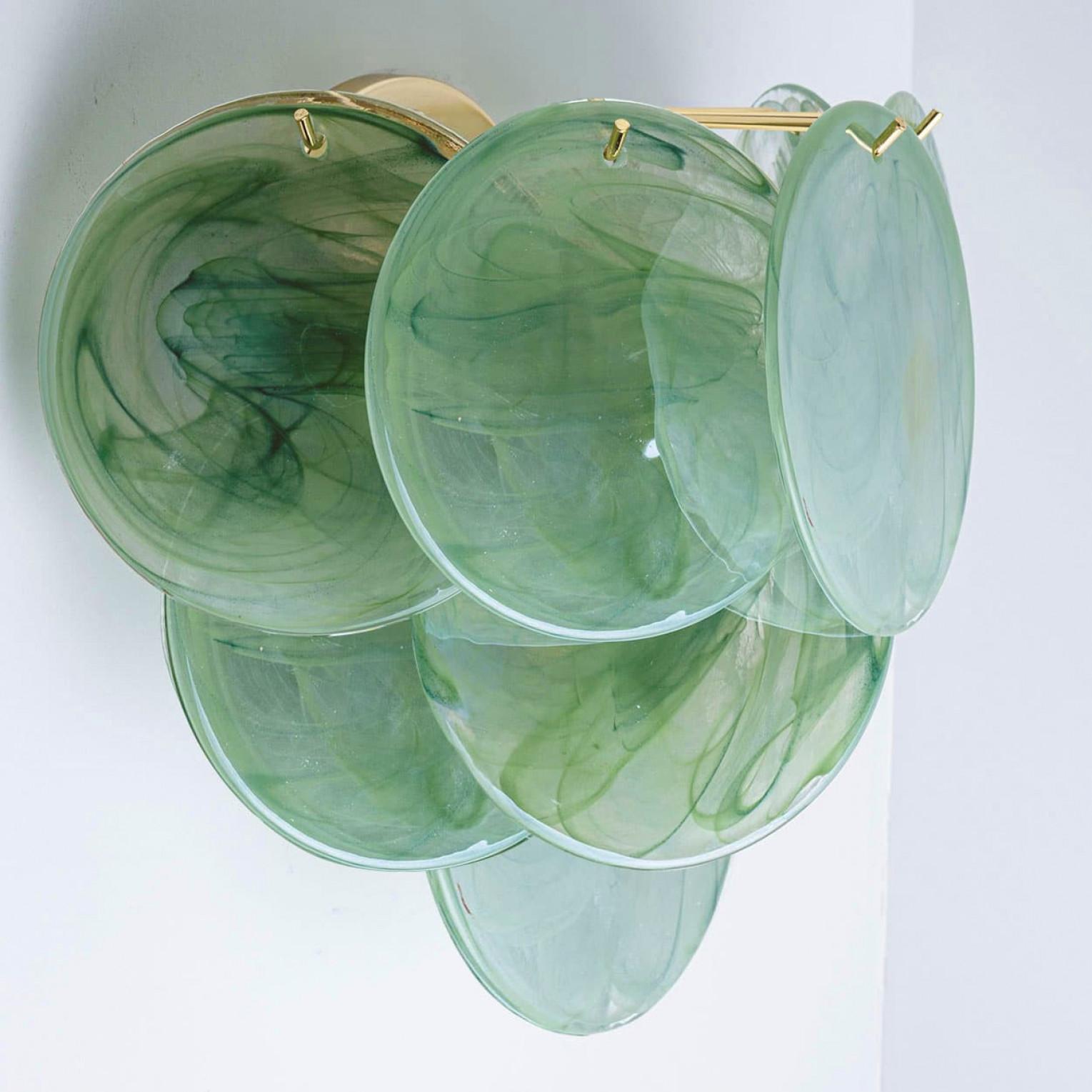 Varios discos grandes de cristal verde de Murano y apliques de latón, Italia en Bueno estado para la venta en Rijssen, NL