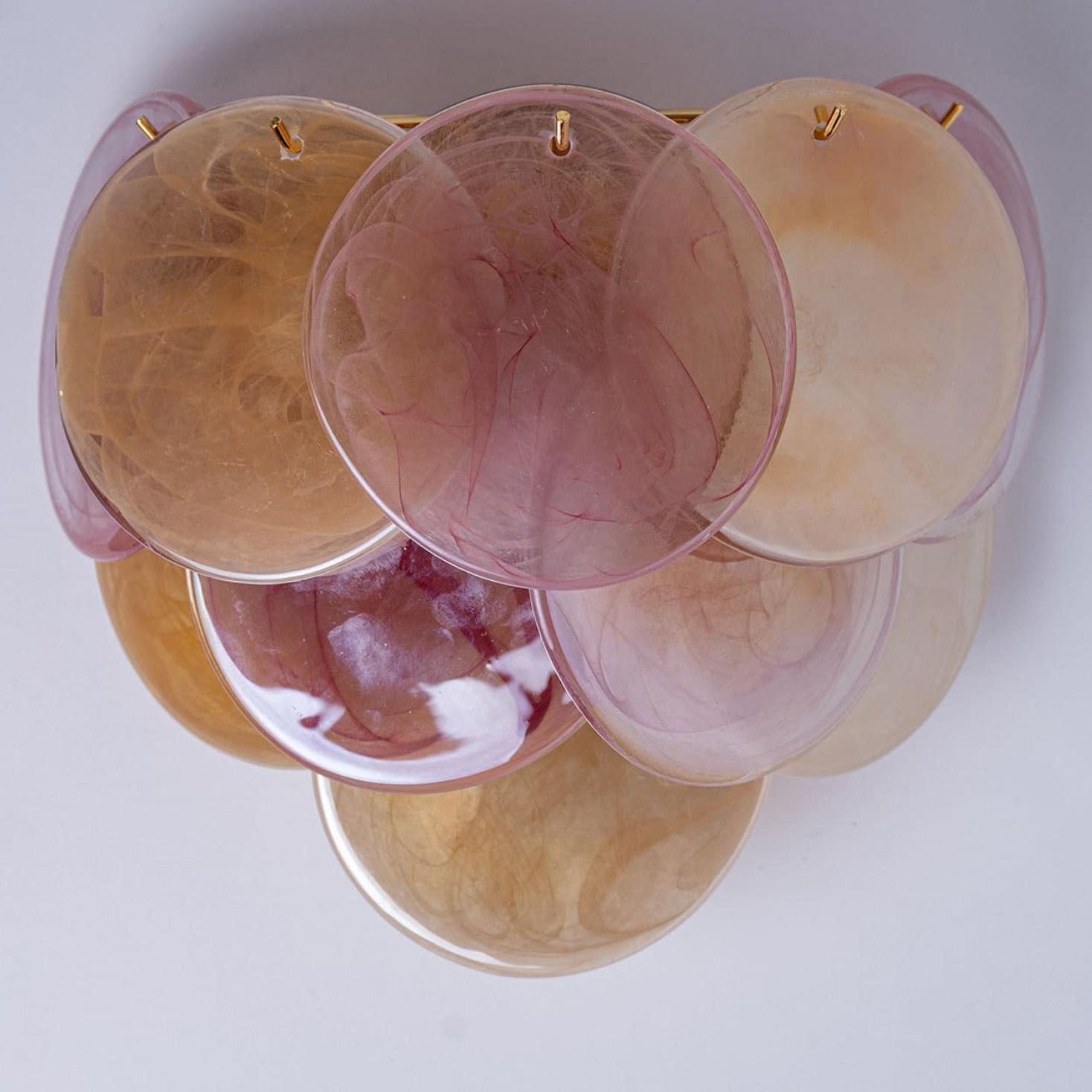 Diversi grandi dischi di vetro rosa e marrone di Murano e un'applique in ottone, Italia in vendita 6