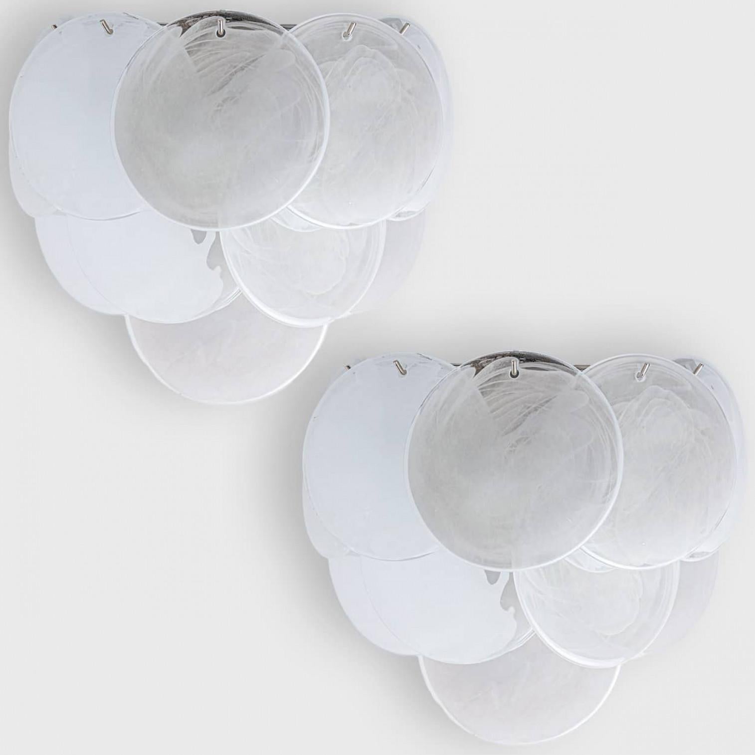 Varios Discos Grandes de Cristal Blanco de Murano y Apliques Cromados, Italia en venta 2