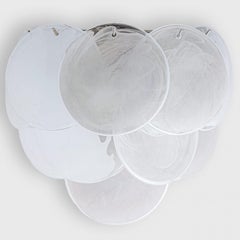 Diversi grandi dischi di vetro bianco di Murano e lampade da parete cromate, Italia