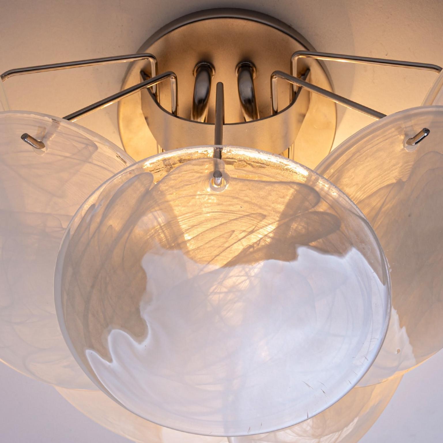 Varios Discos Grandes de Cristal Blanco de Murano y Apliques Cromados, Italia finales del siglo XX en venta