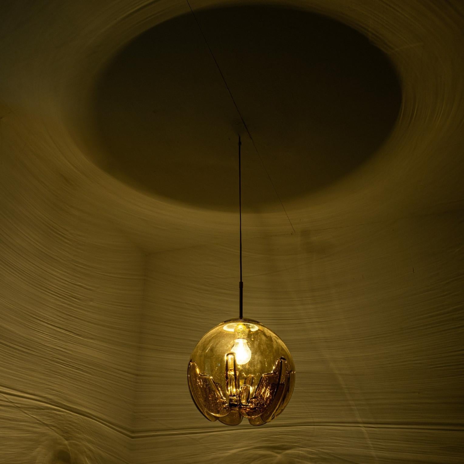 Plusieurs lampes à suspension en verre Mazzega, Italie 1970 en vente 12