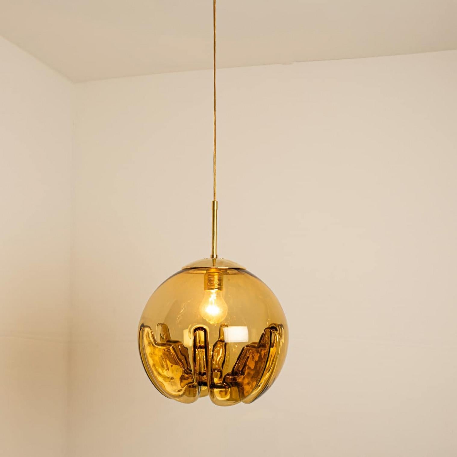 Mid-Century moderno Diversi pendenti a forma di ciotola in vetro di Mazzega, Italia 1970 in vendita