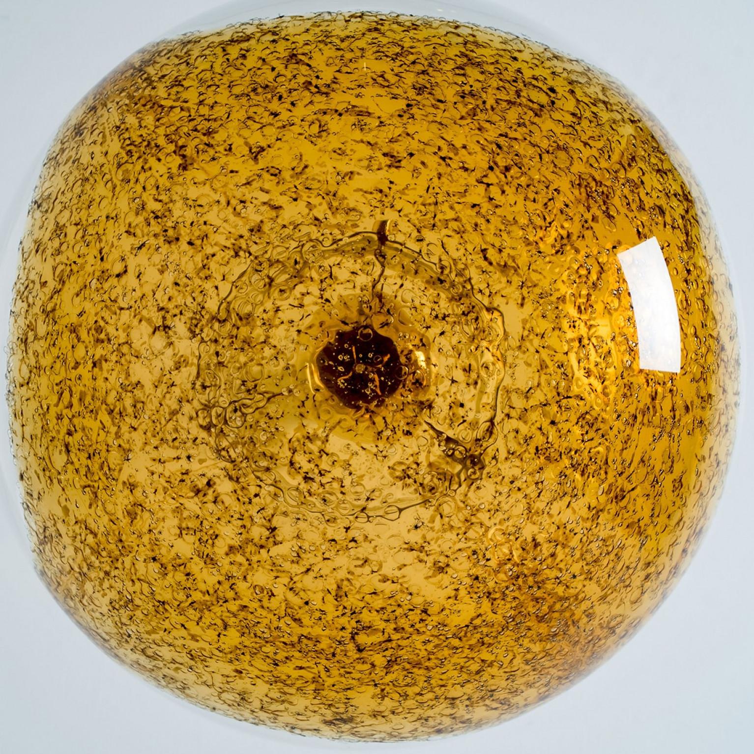 Varias lámparas colgantes de vidrio de colores mezclados, Alemania, años 60 en venta 4