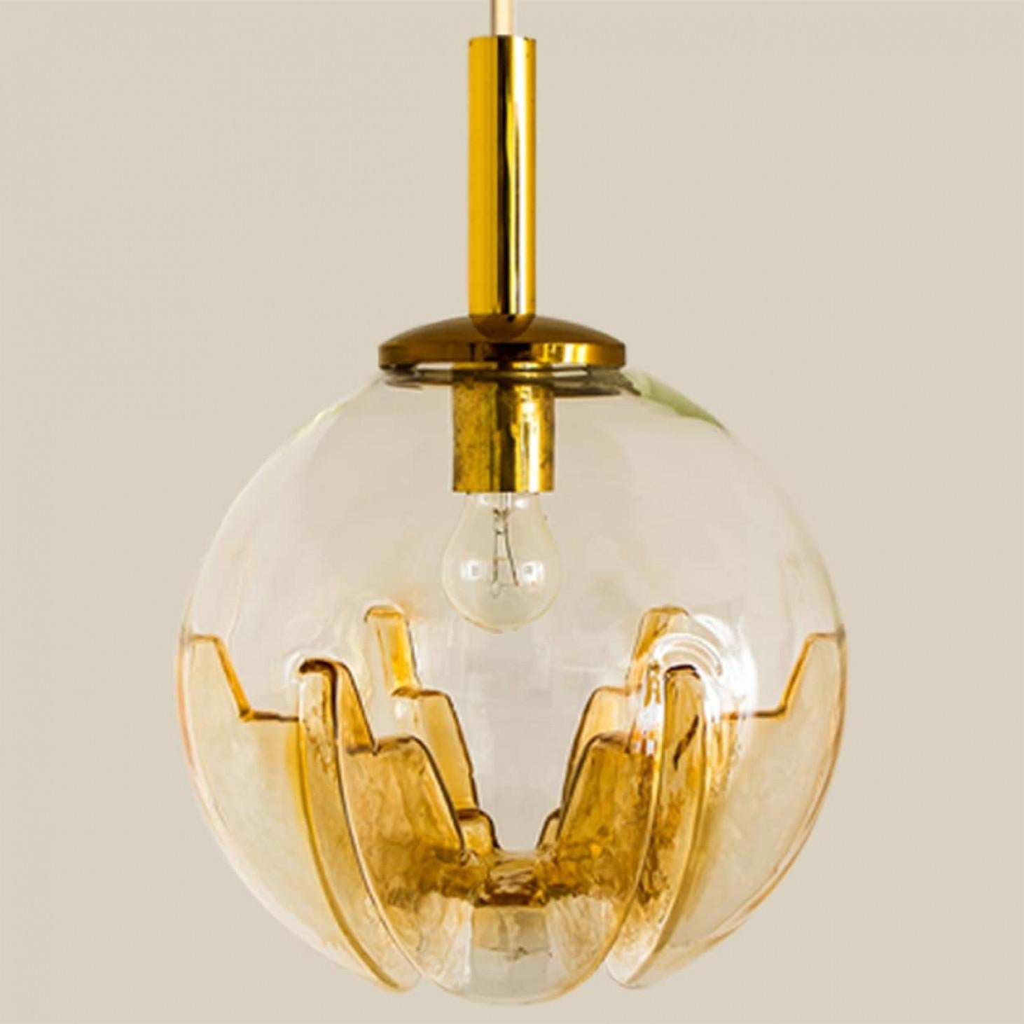 Plusieurs lampes suspendues en verre coloré, Allemagne, années 1960 en vente 5