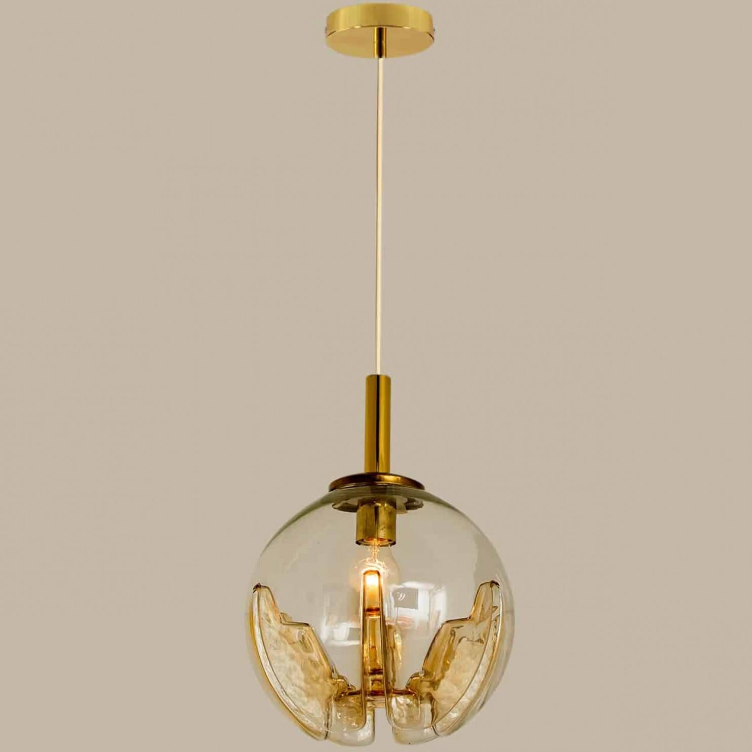 Plusieurs lampes suspendues en verre coloré, Allemagne, années 1960 en vente 6