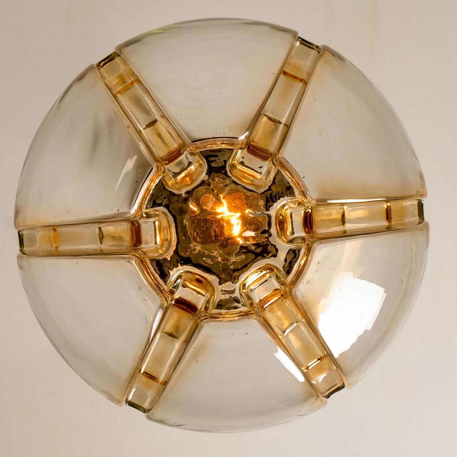 Plusieurs lampes suspendues en verre coloré, Allemagne, années 1960 en vente 10