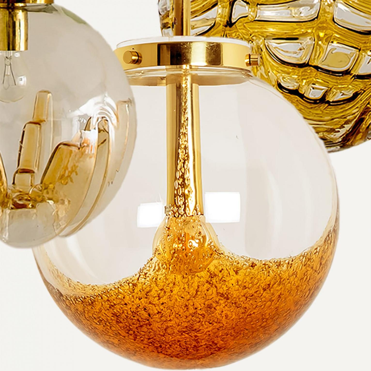 Varias lámparas colgantes de vidrio de colores mezclados, Alemania, años 60 Moderno de mediados de siglo en venta