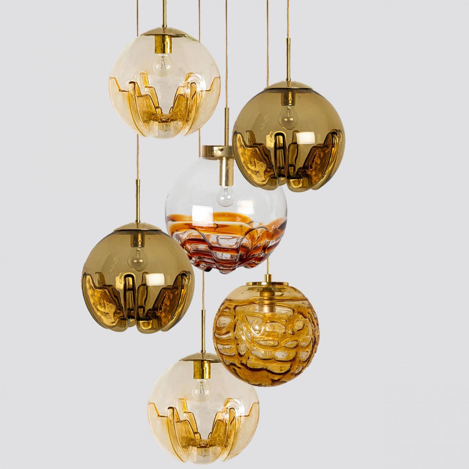 Allemand Plusieurs lampes suspendues en verre coloré, Allemagne, années 1960 en vente