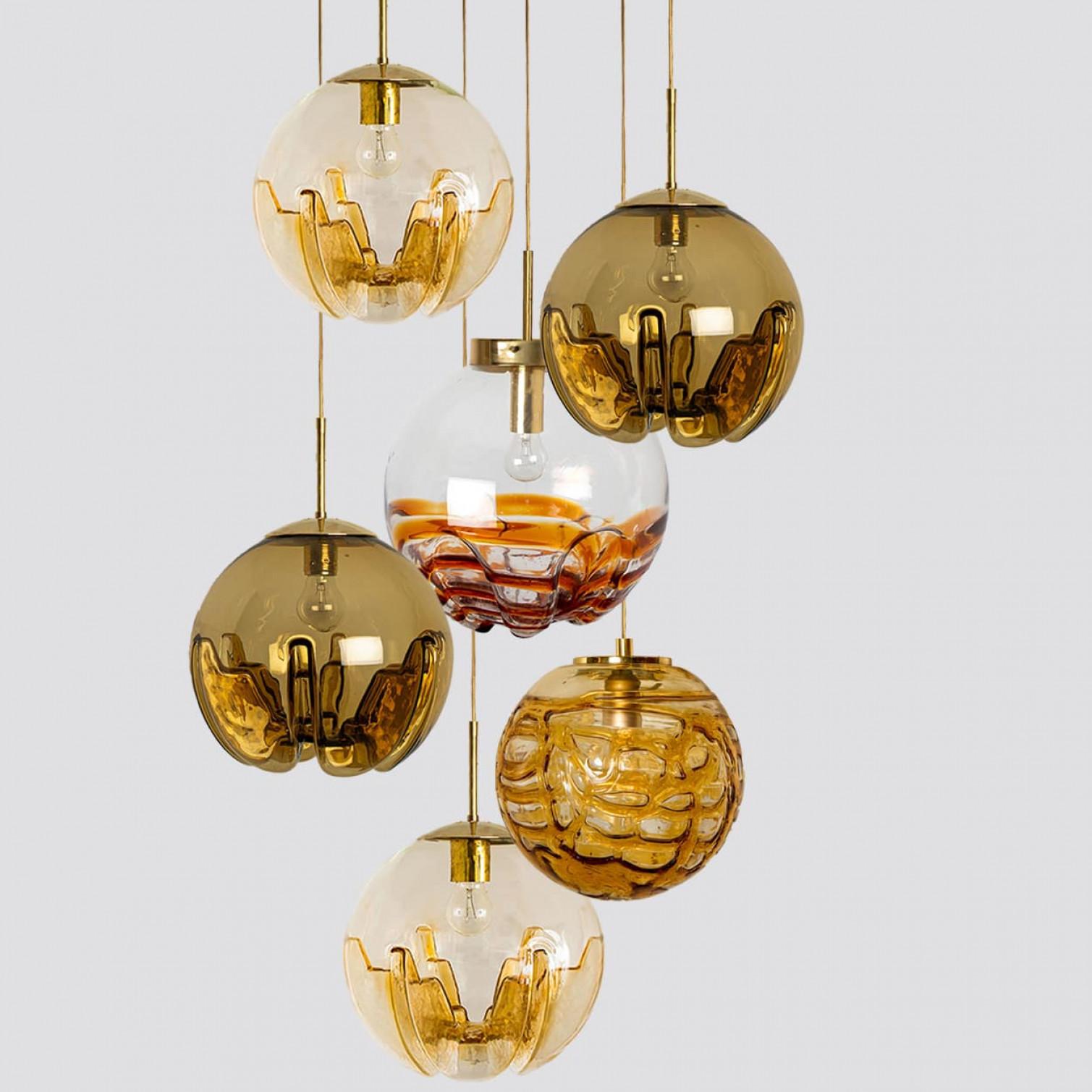 Varias lámparas colgantes de vidrio de colores mezclados, Alemania, años 60 Alemán en venta