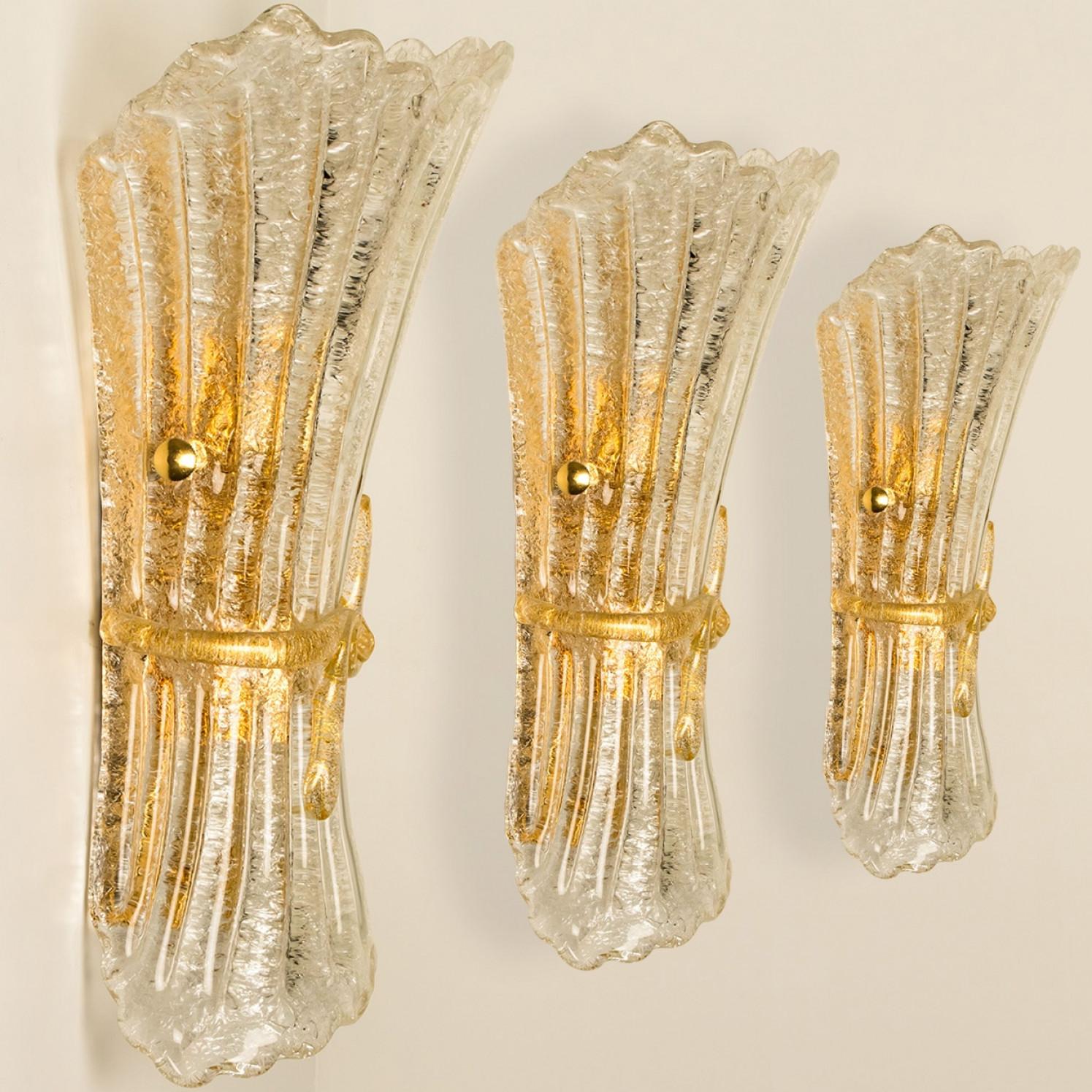 Varios apliques de cristal de Murano y latón, Italia Italiano en venta