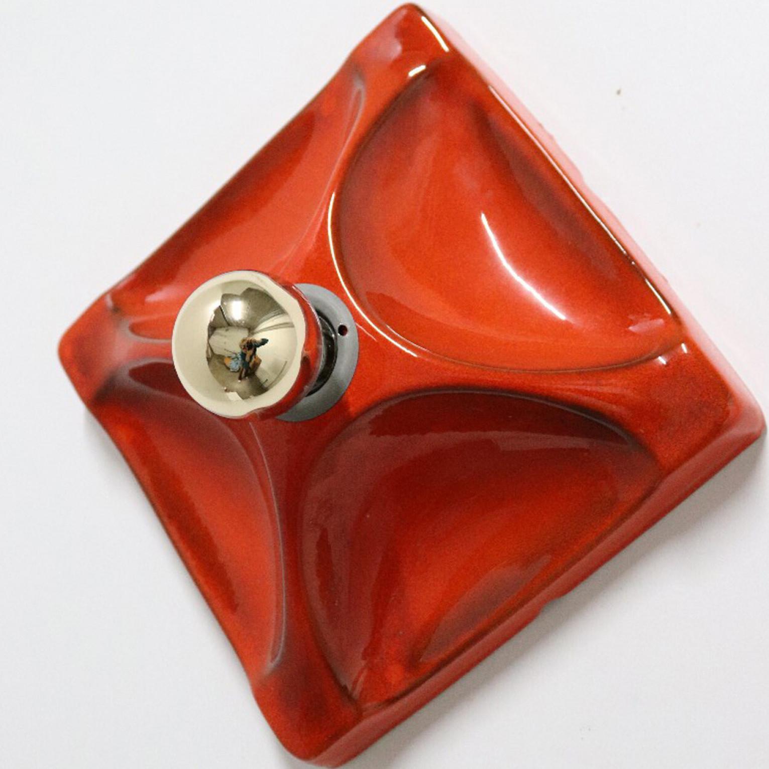 Varios apliques mixtos de cerámica vidriada en tonos marrón anaranjado, 1970 en venta 3