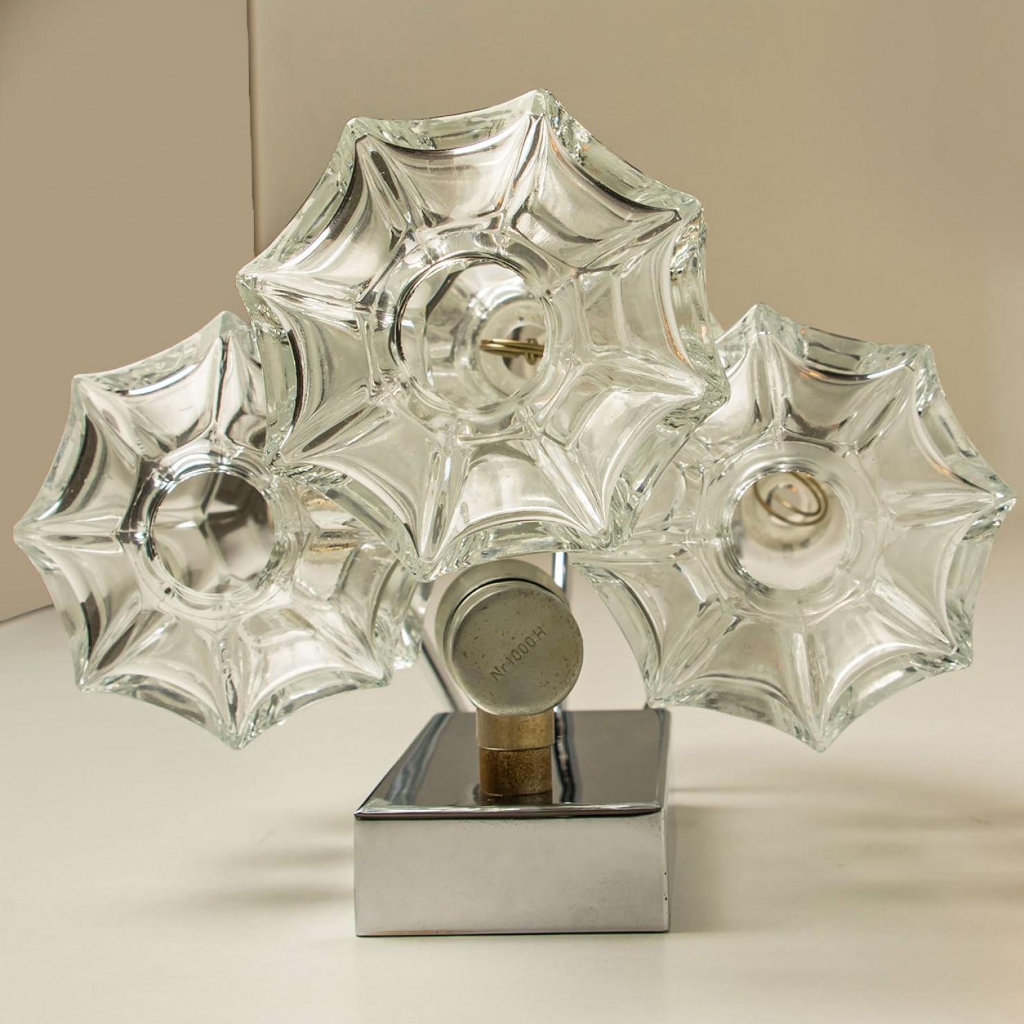 Plusieurs appliques Pagoda en chrome et verre de Kalmar Lighting, Vienne 1969 en vente 2