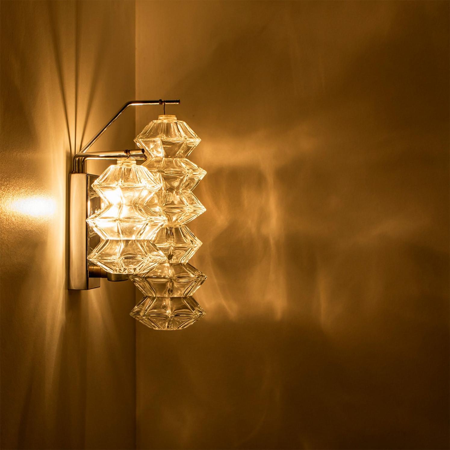 Plusieurs appliques Pagoda en chrome et verre de Kalmar Lighting, Vienne 1969 en vente 3