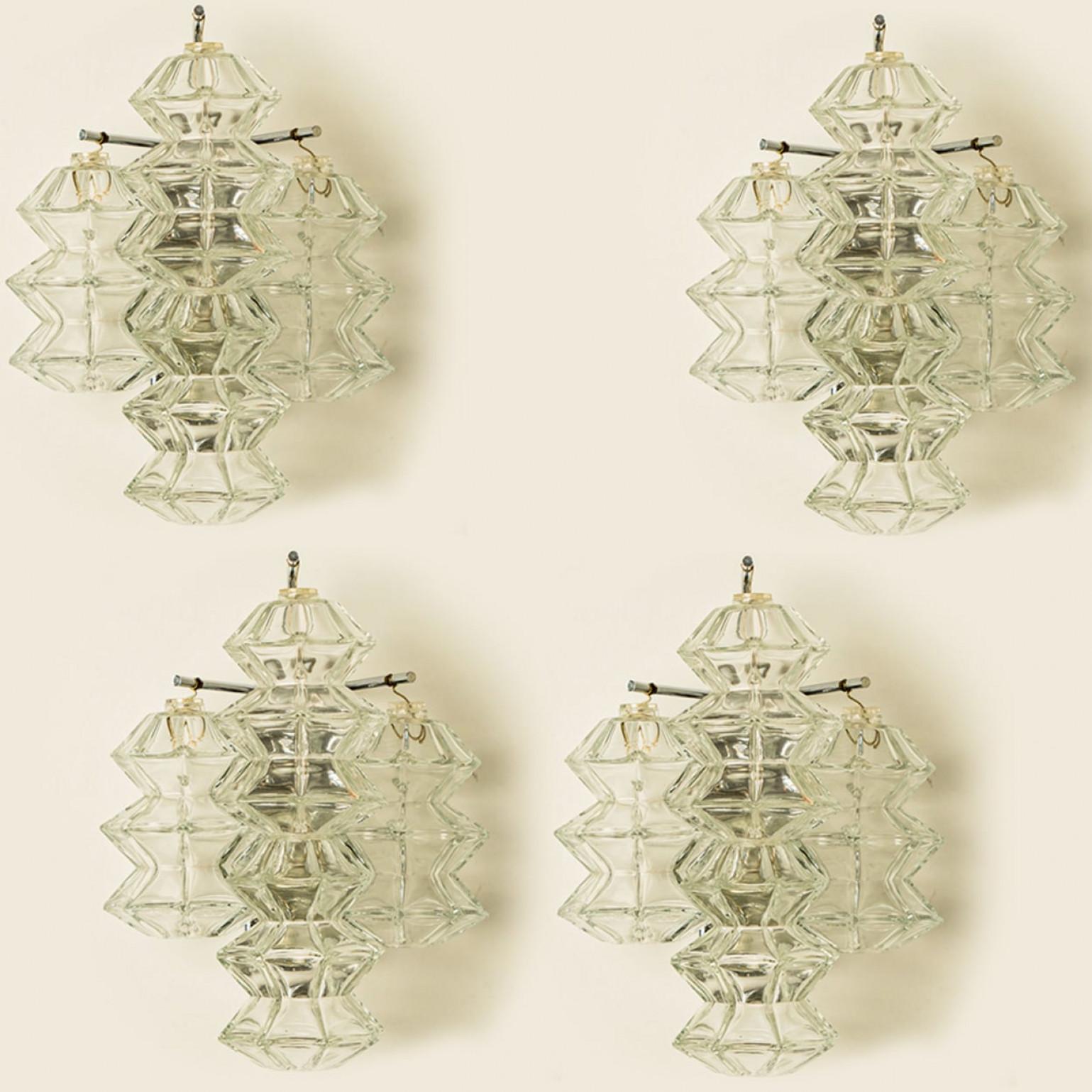 Diverse lampade a parete Pagoda cromate e in vetro di Kalmar, Vienna 1969 in vendita 6