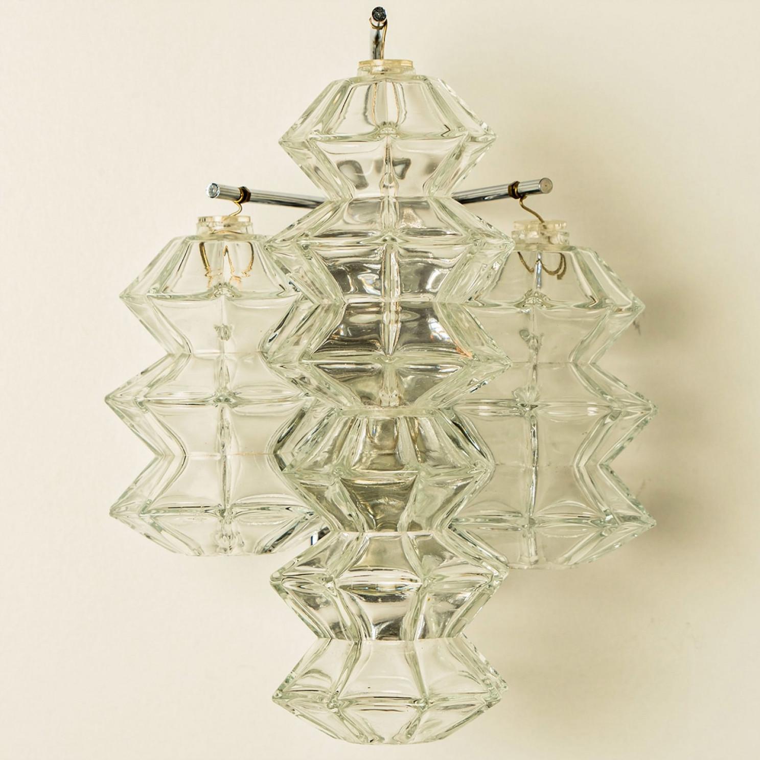 Diverse lampade a parete Pagoda cromate e in vetro di Kalmar, Vienna 1969 in vendita 8
