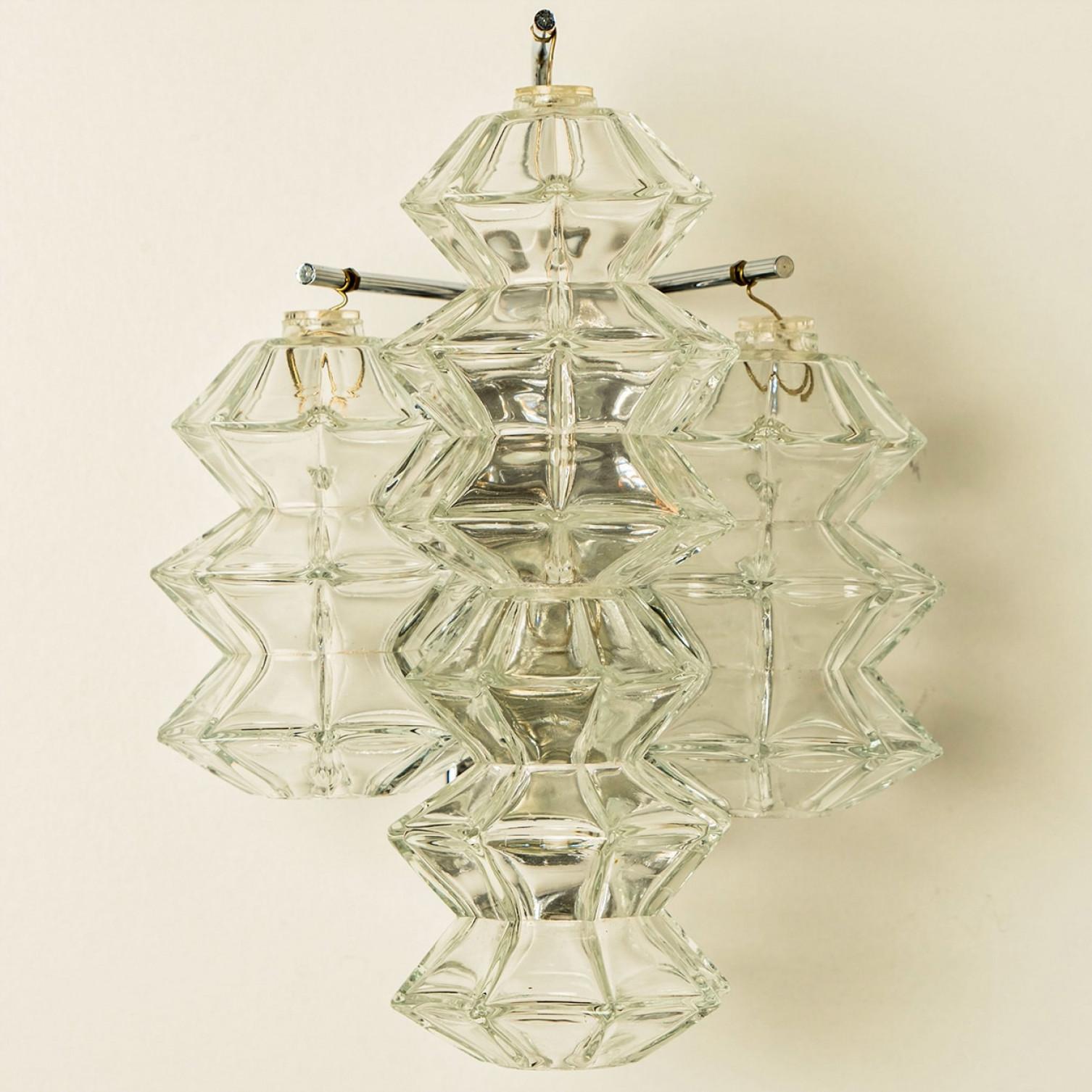 Plusieurs appliques Pagoda en chrome et verre de Kalmar Lighting, Vienne 1969 en vente 8