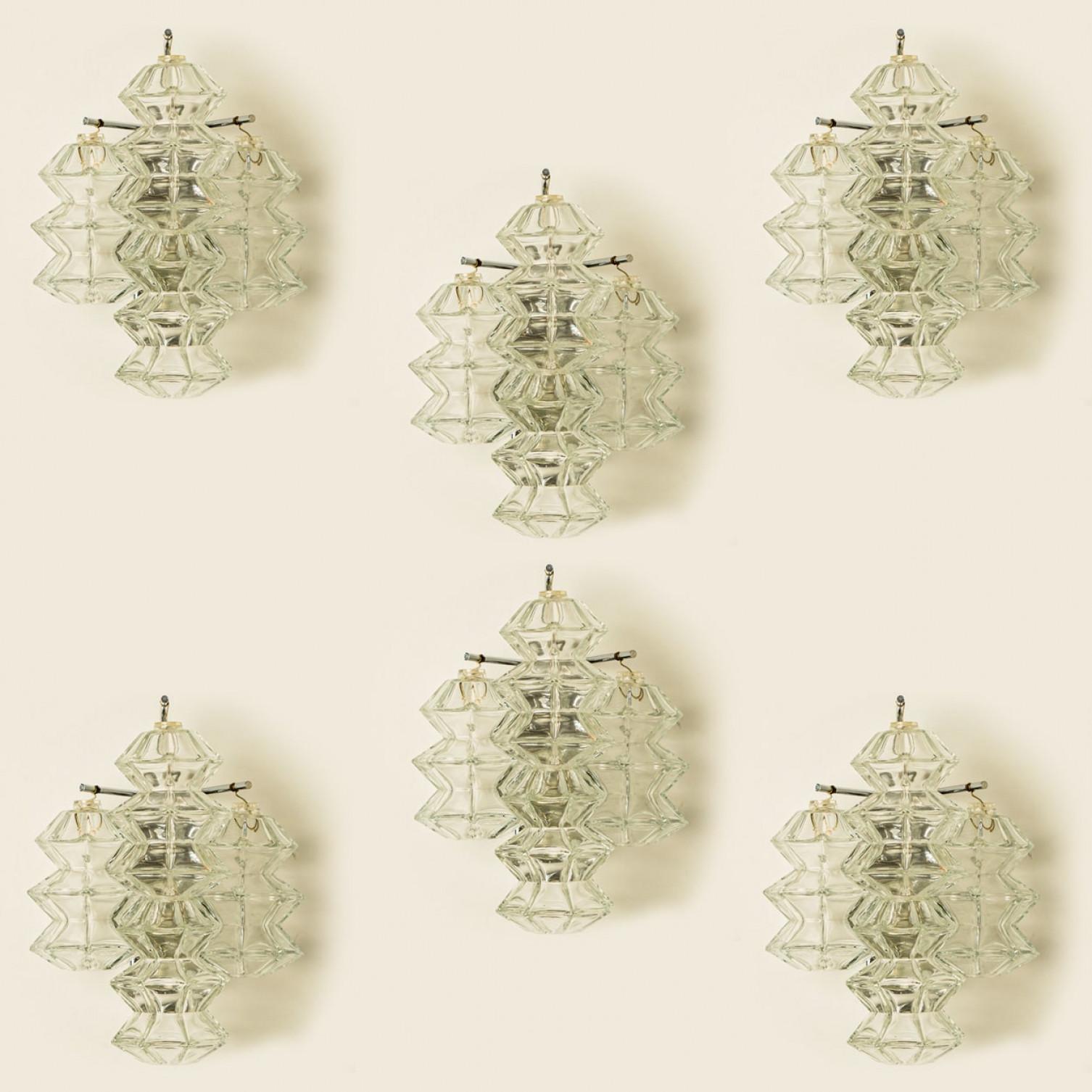 Autre Plusieurs appliques Pagoda en chrome et verre de Kalmar Lighting, Vienne 1969 en vente