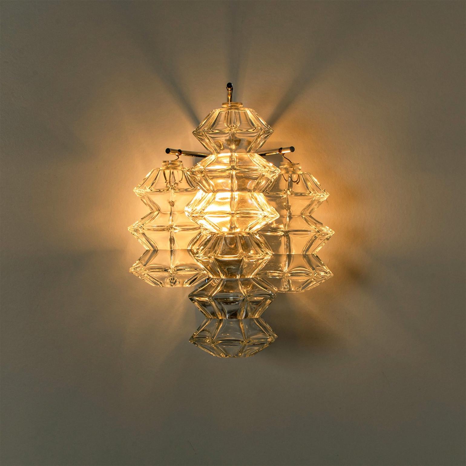 Plusieurs appliques Pagoda en chrome et verre de Kalmar Lighting, Vienne 1969 en vente 1