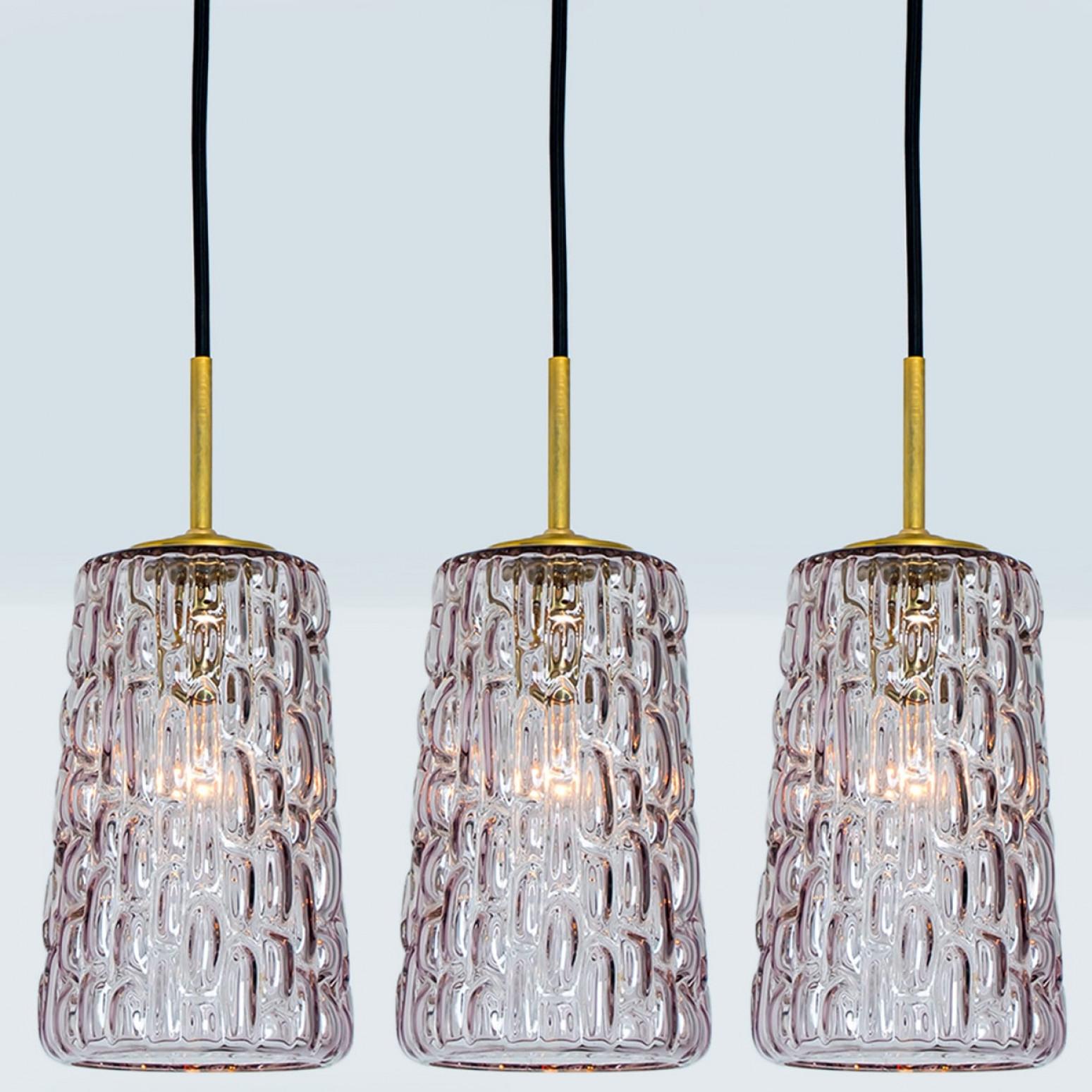 Varias lámparas colgantes de cristal morado al estilo de Kalmar, años 50 en venta 4