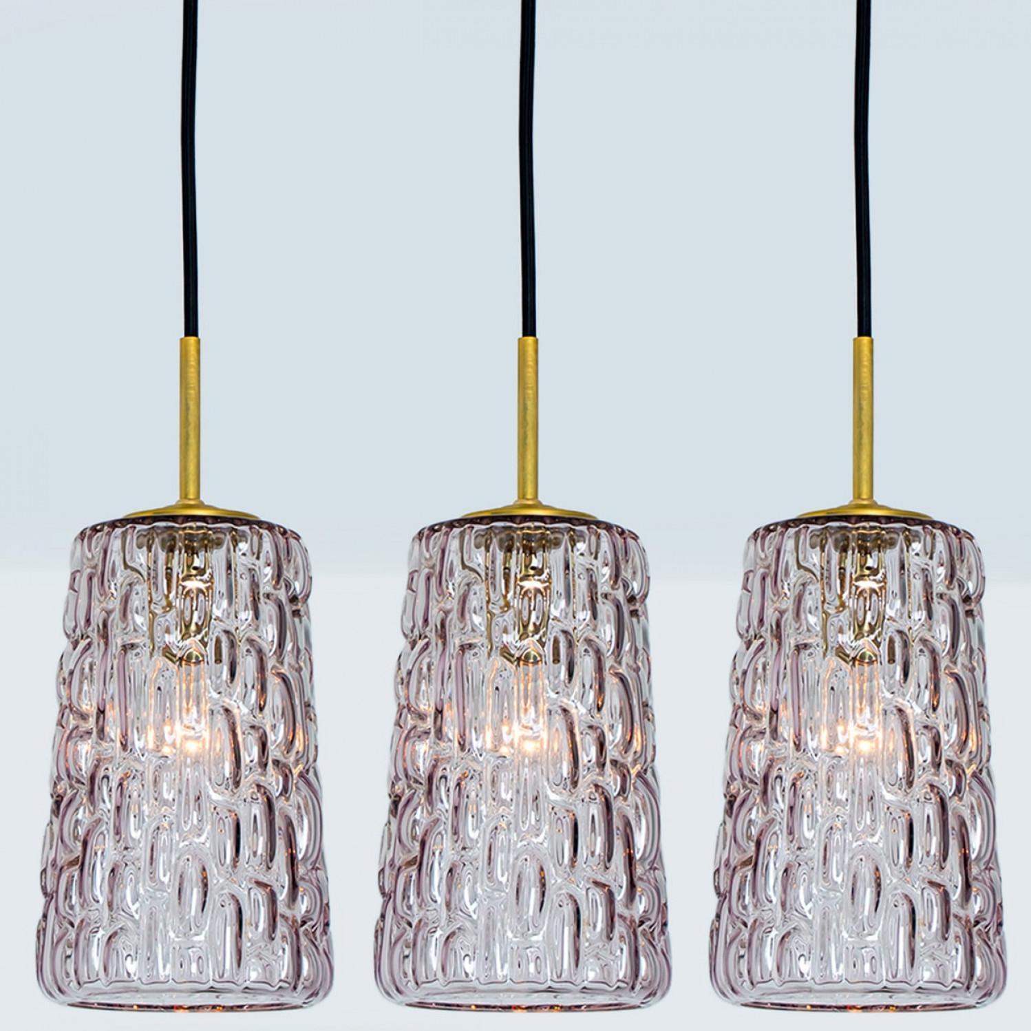 Varias lámparas colgantes de cristal morado al estilo de Kalmar, años 50 en venta 4